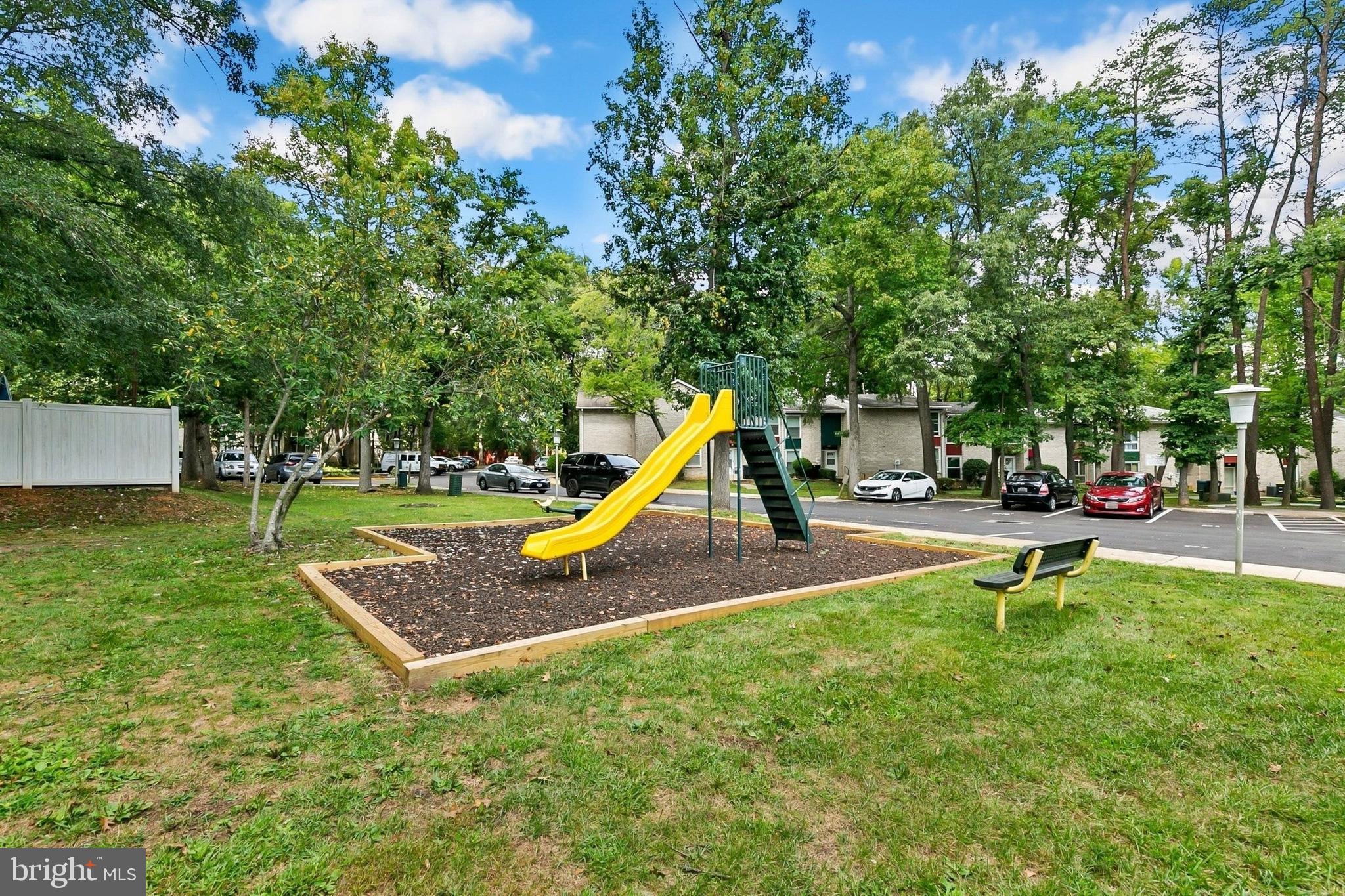 FOUR SEASONS - Residential