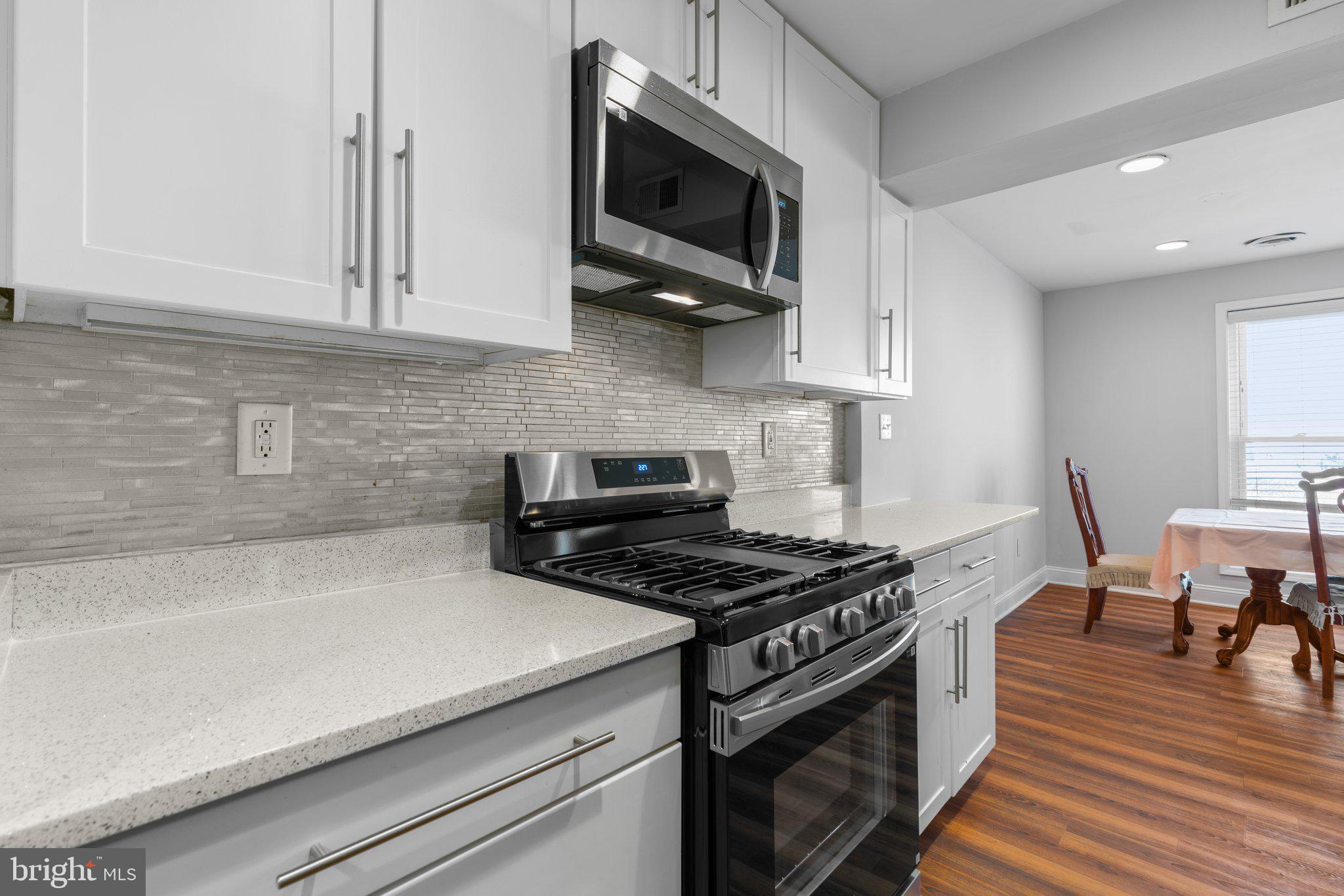 FOUR SEASONS - Residential