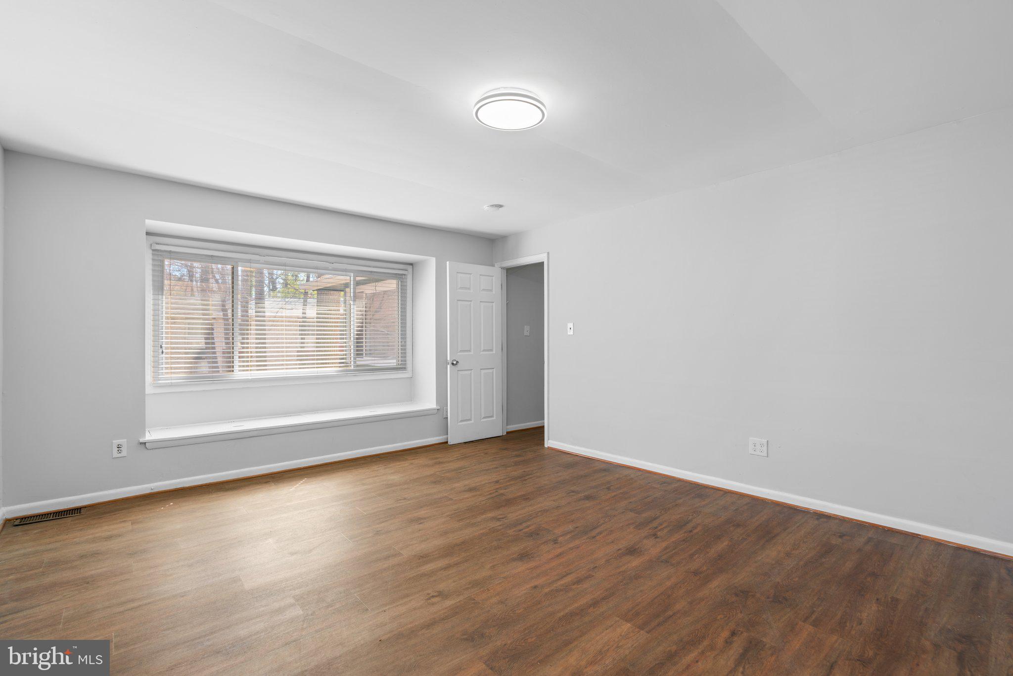 FOUR SEASONS - Residential