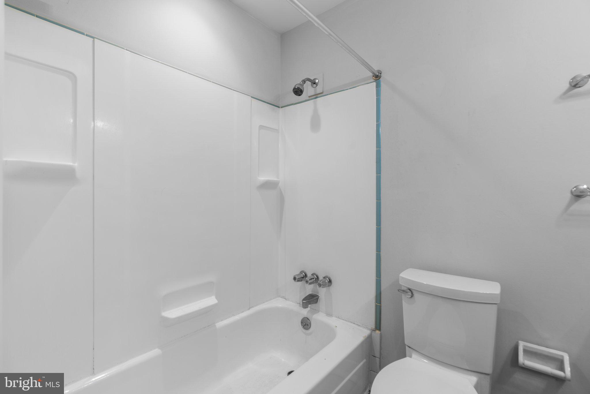 FOUR SEASONS - Residential