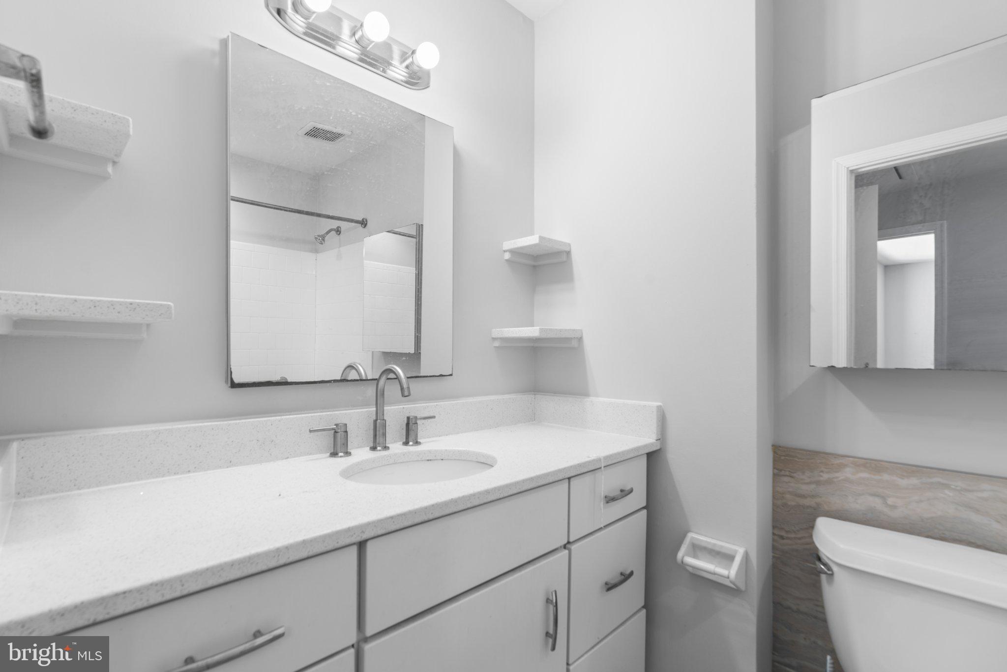 FOUR SEASONS - Residential