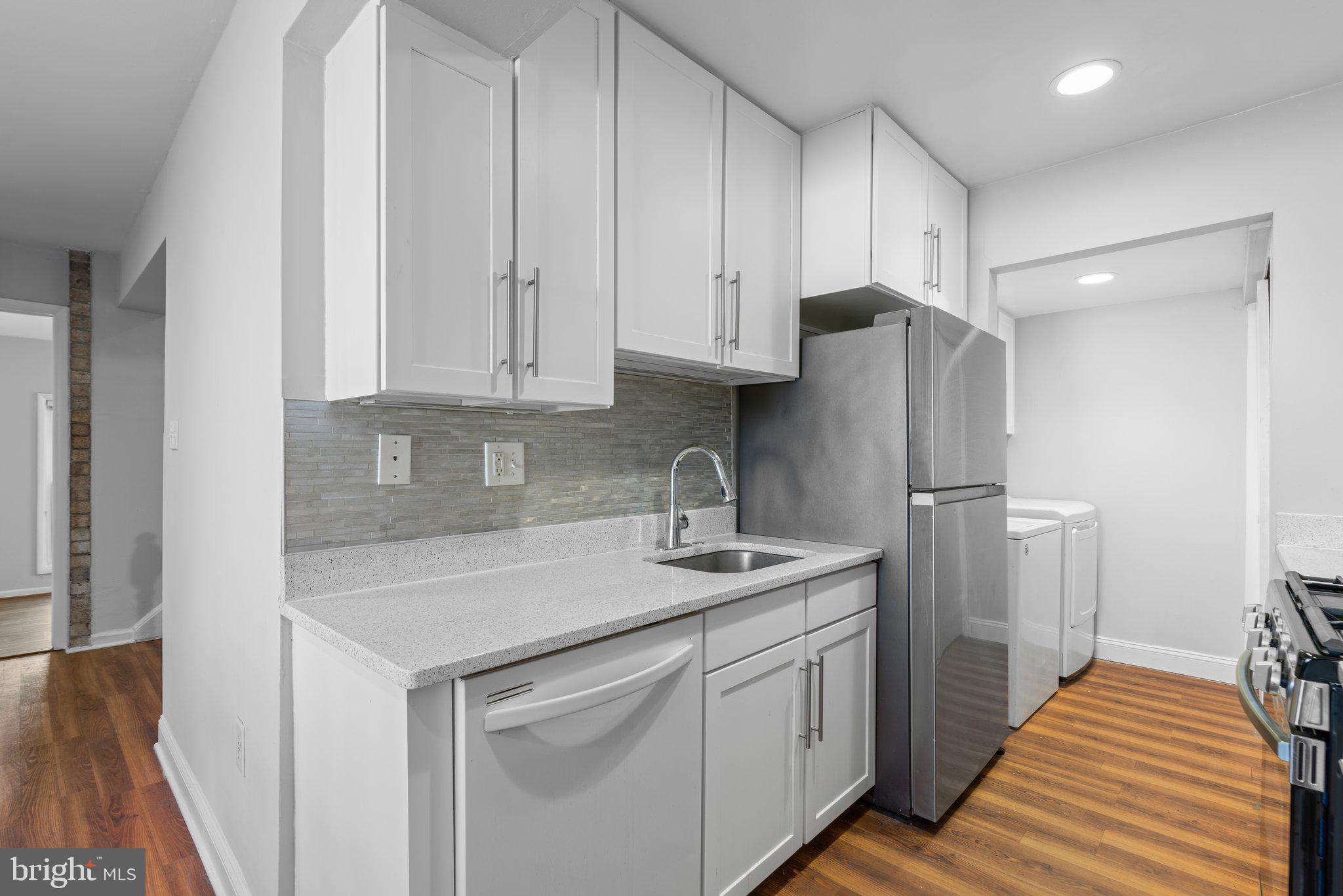 FOUR SEASONS - Residential