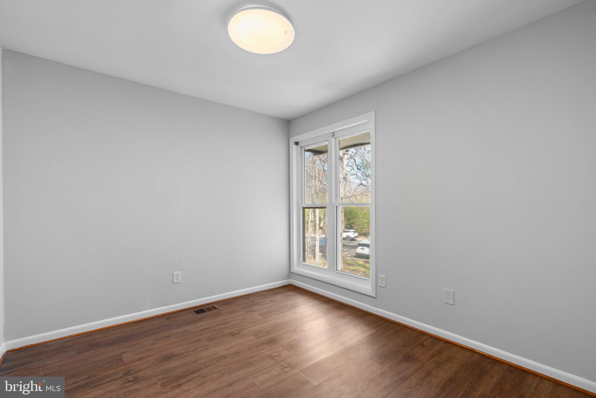 FOUR SEASONS - Residential