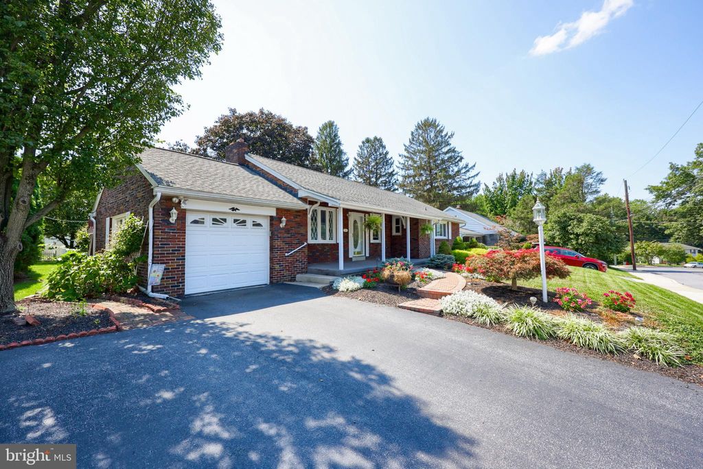 Photo of 928 Walnut Street, AKRON, PA 17501 (MLS # PALA2076130)