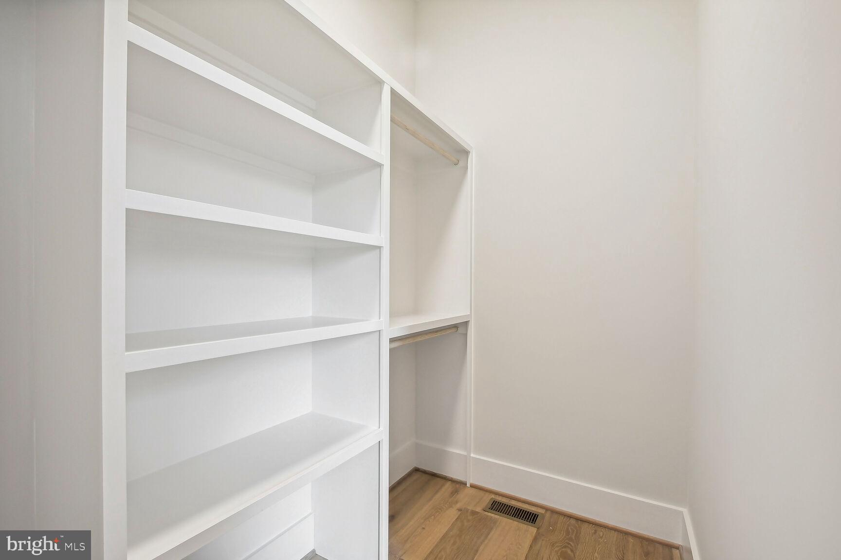 BROADVIEW - Residential