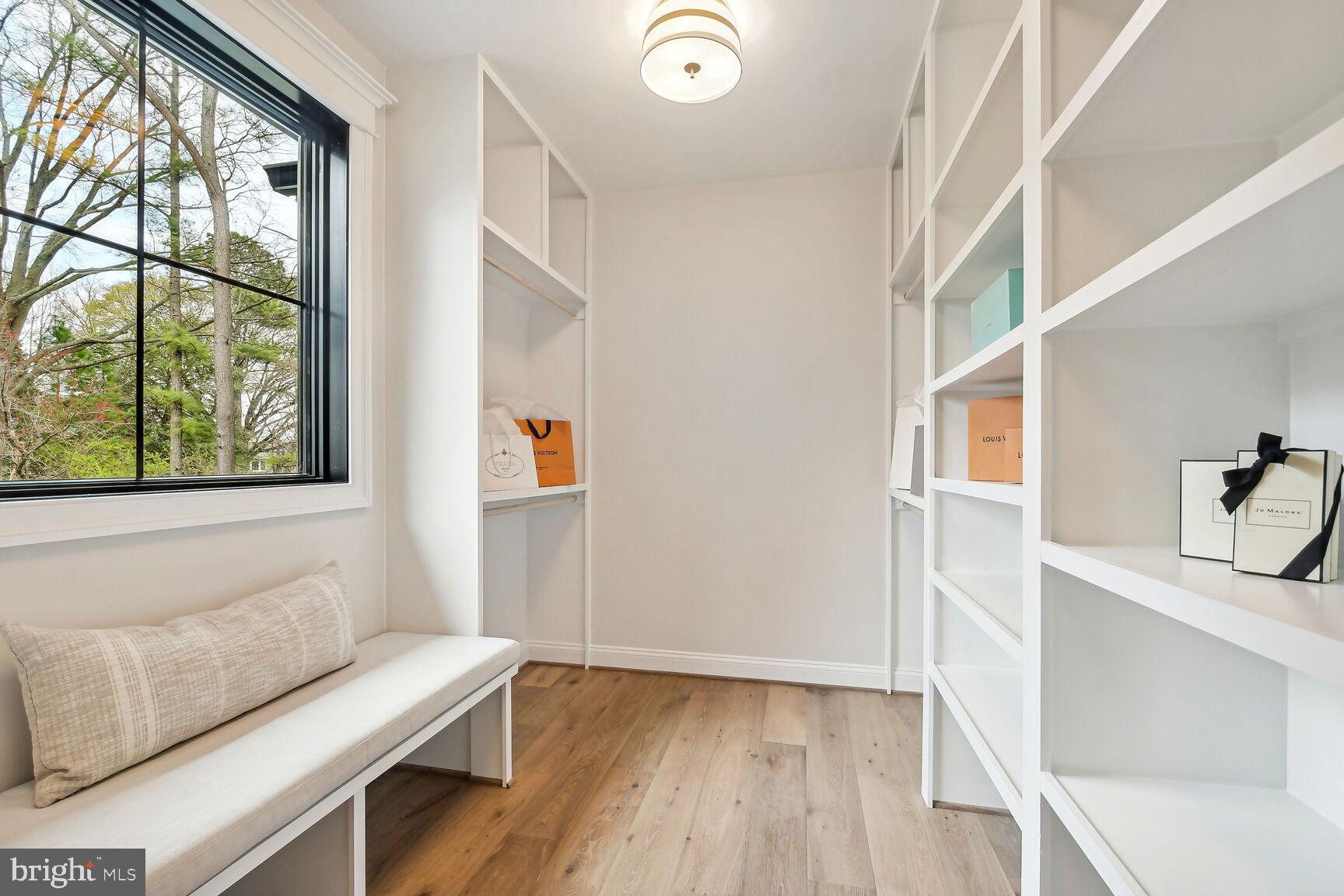 BROADVIEW - Residential