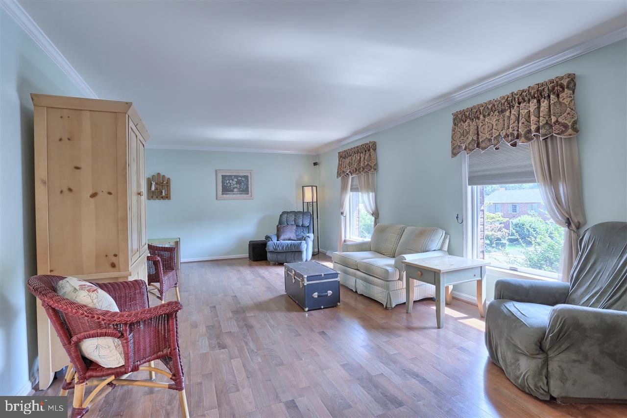 HOLLYWOOD HEIGHTS - Residential