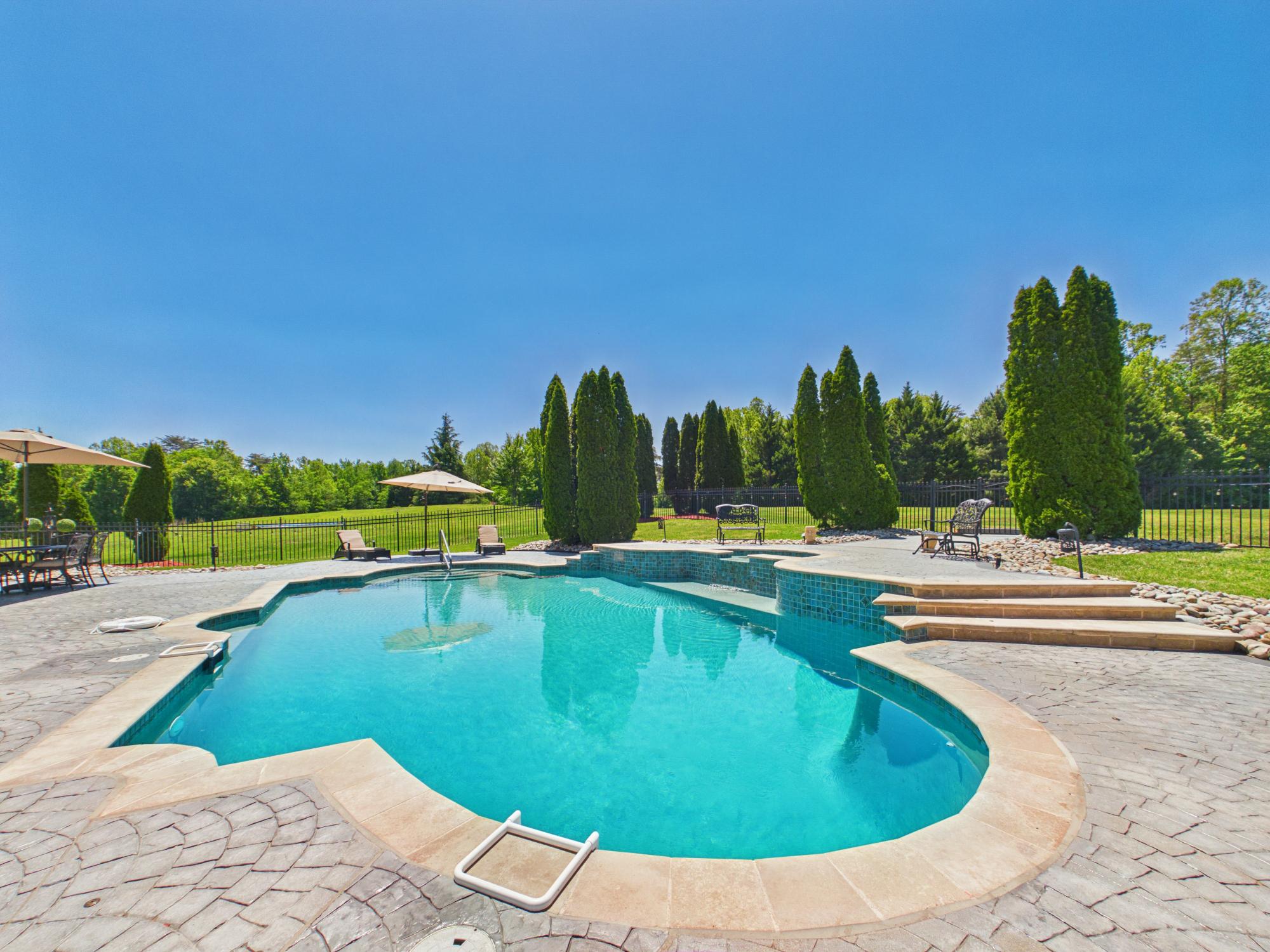 HUNTERS POND - Residential