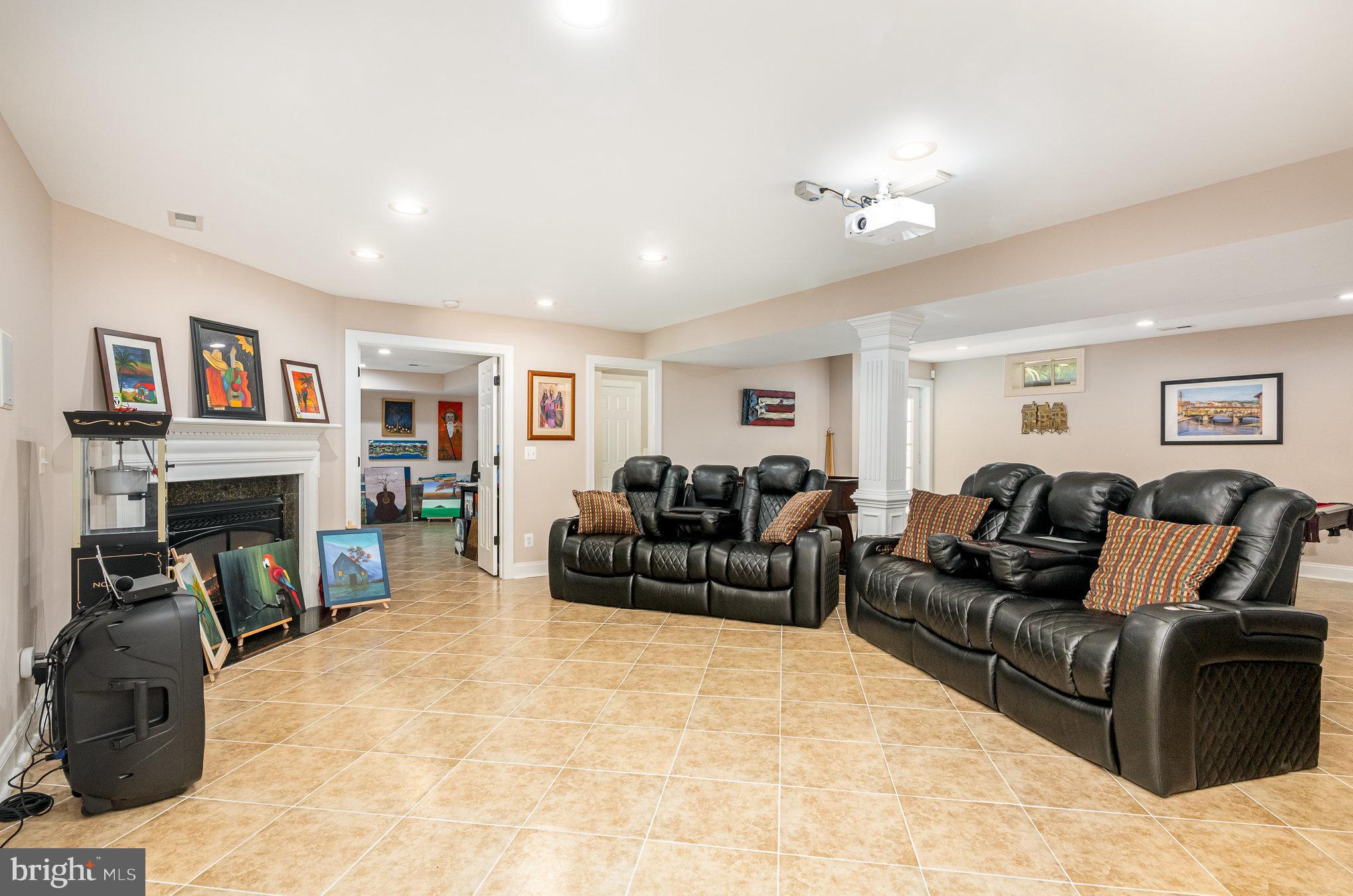 HUNTERS POND - Residential