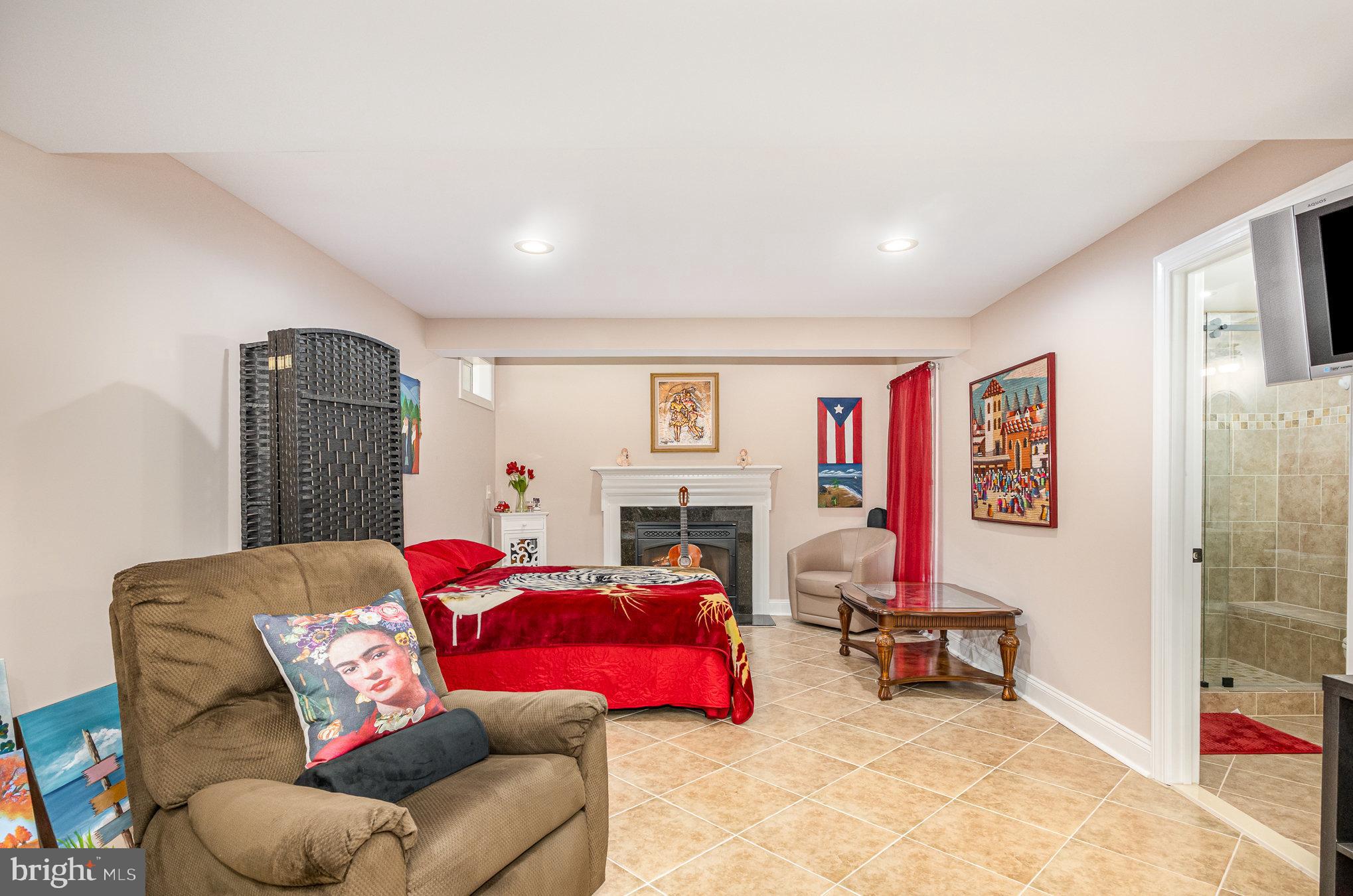 HUNTERS POND - Residential