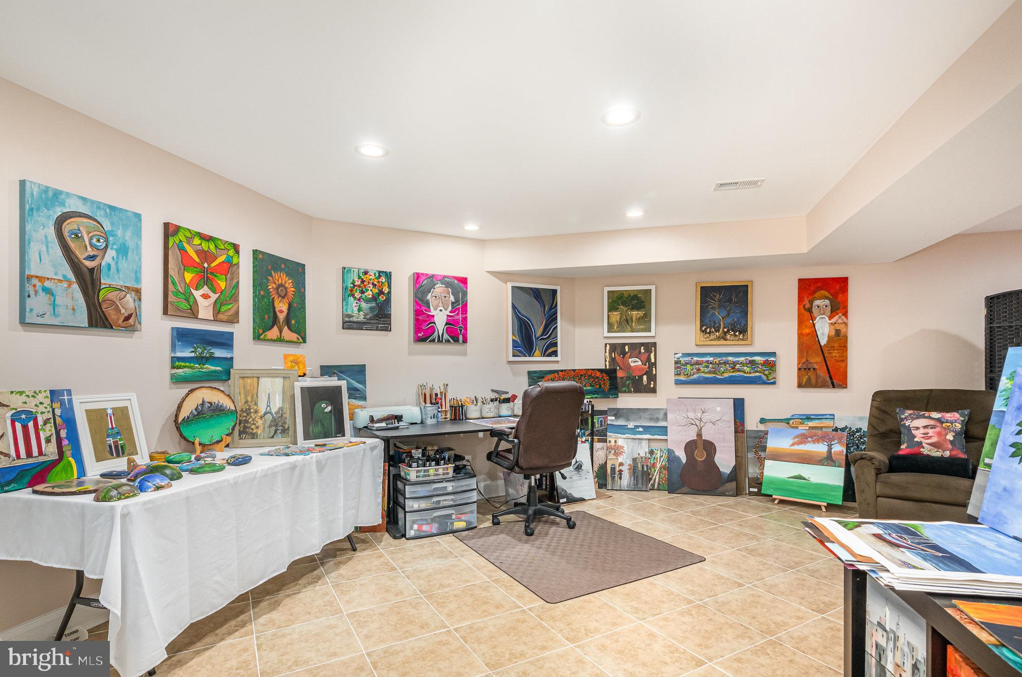 HUNTERS POND - Residential