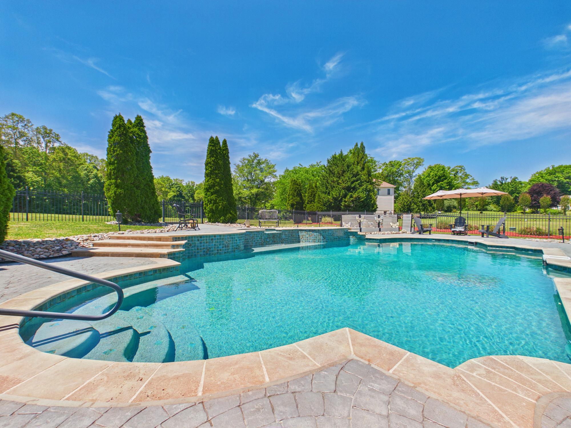 HUNTERS POND - Residential