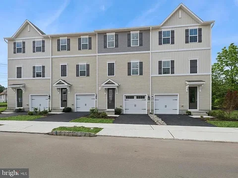 MLS: NJCD2122616