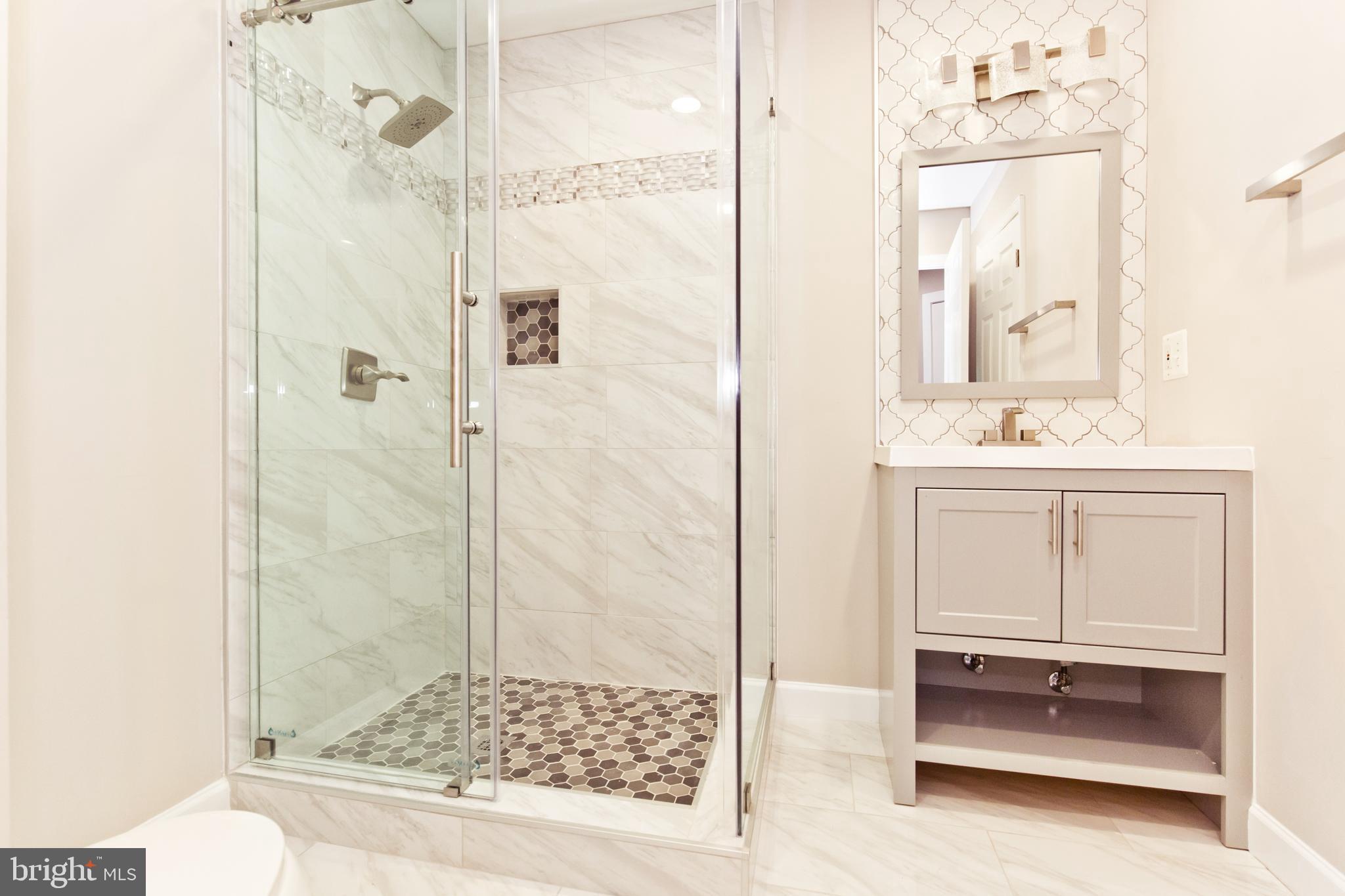 HOLMES RUN HEIGHTS - Residential