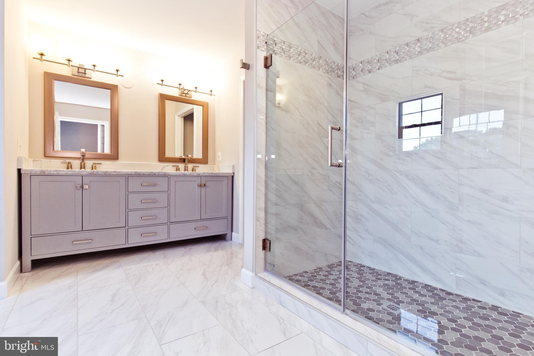 HOLMES RUN HEIGHTS - Residential