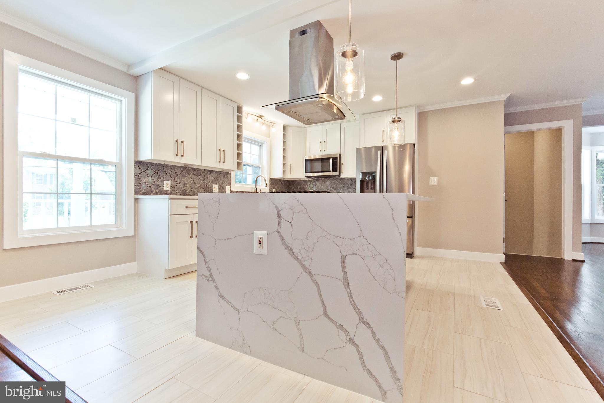 HOLMES RUN HEIGHTS - Residential