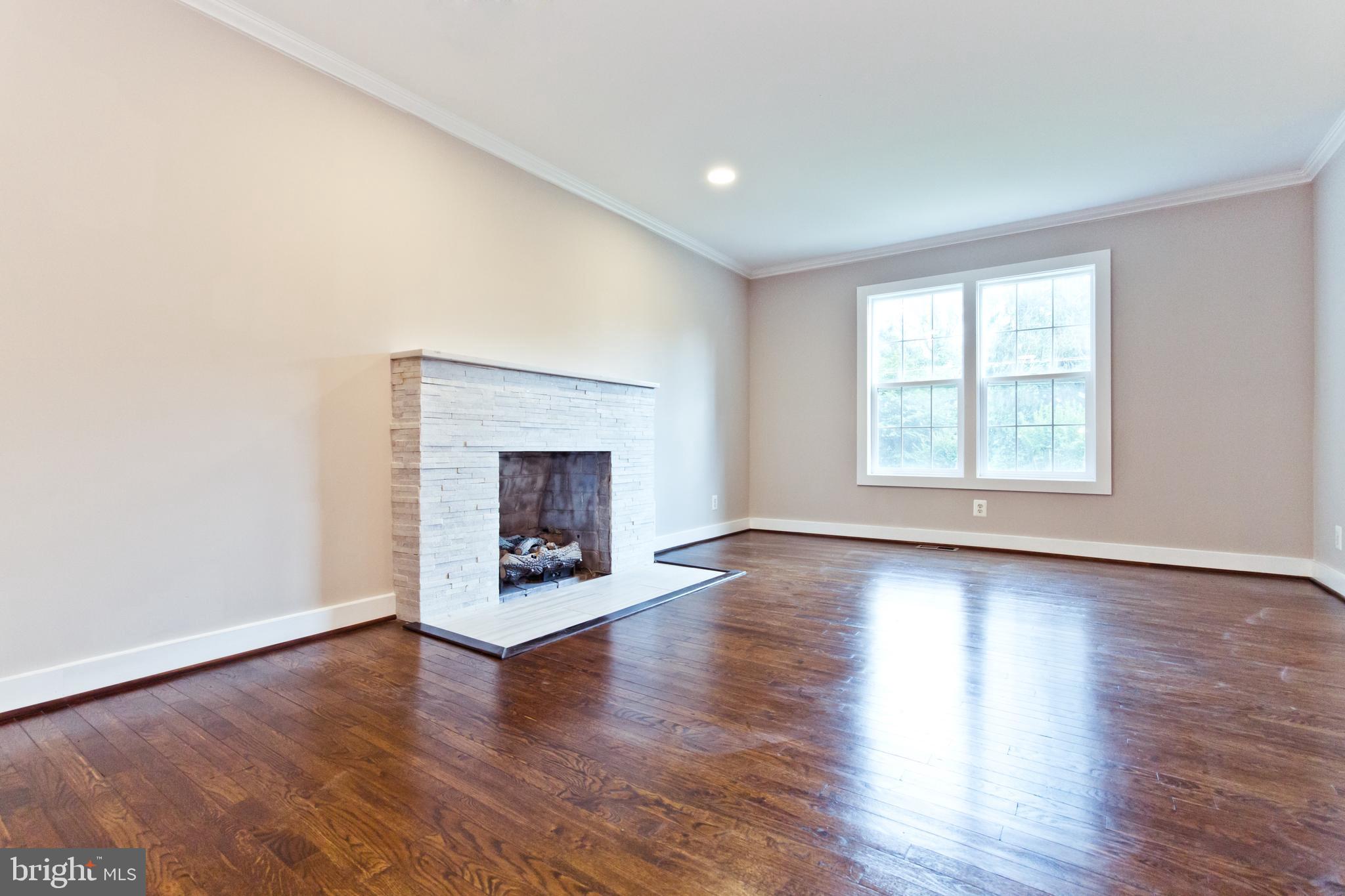 HOLMES RUN HEIGHTS - Residential