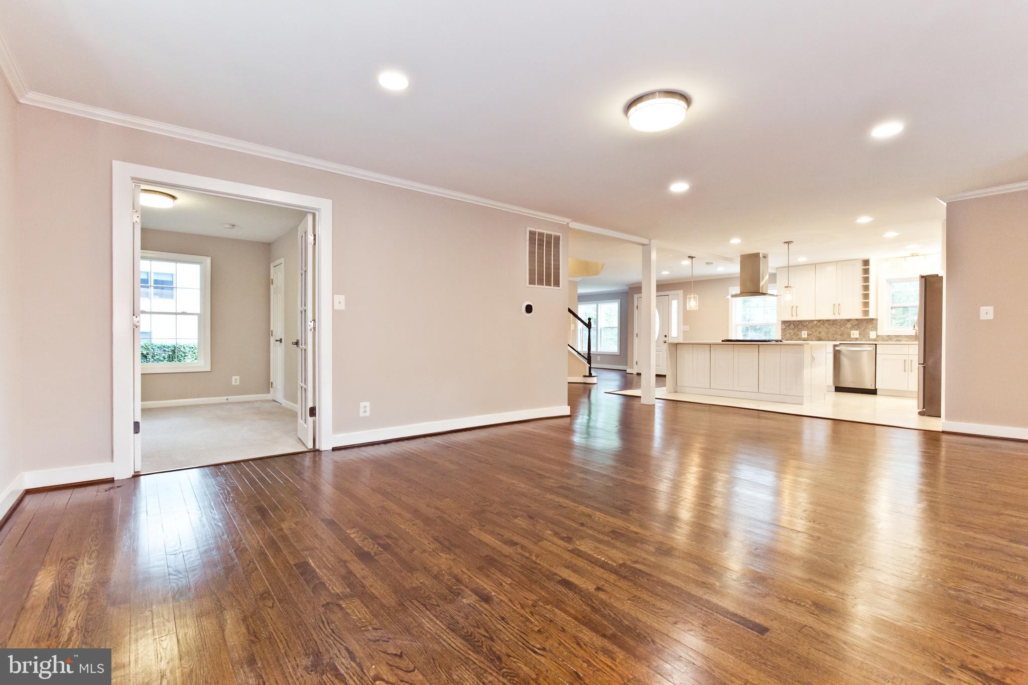 HOLMES RUN HEIGHTS - Residential