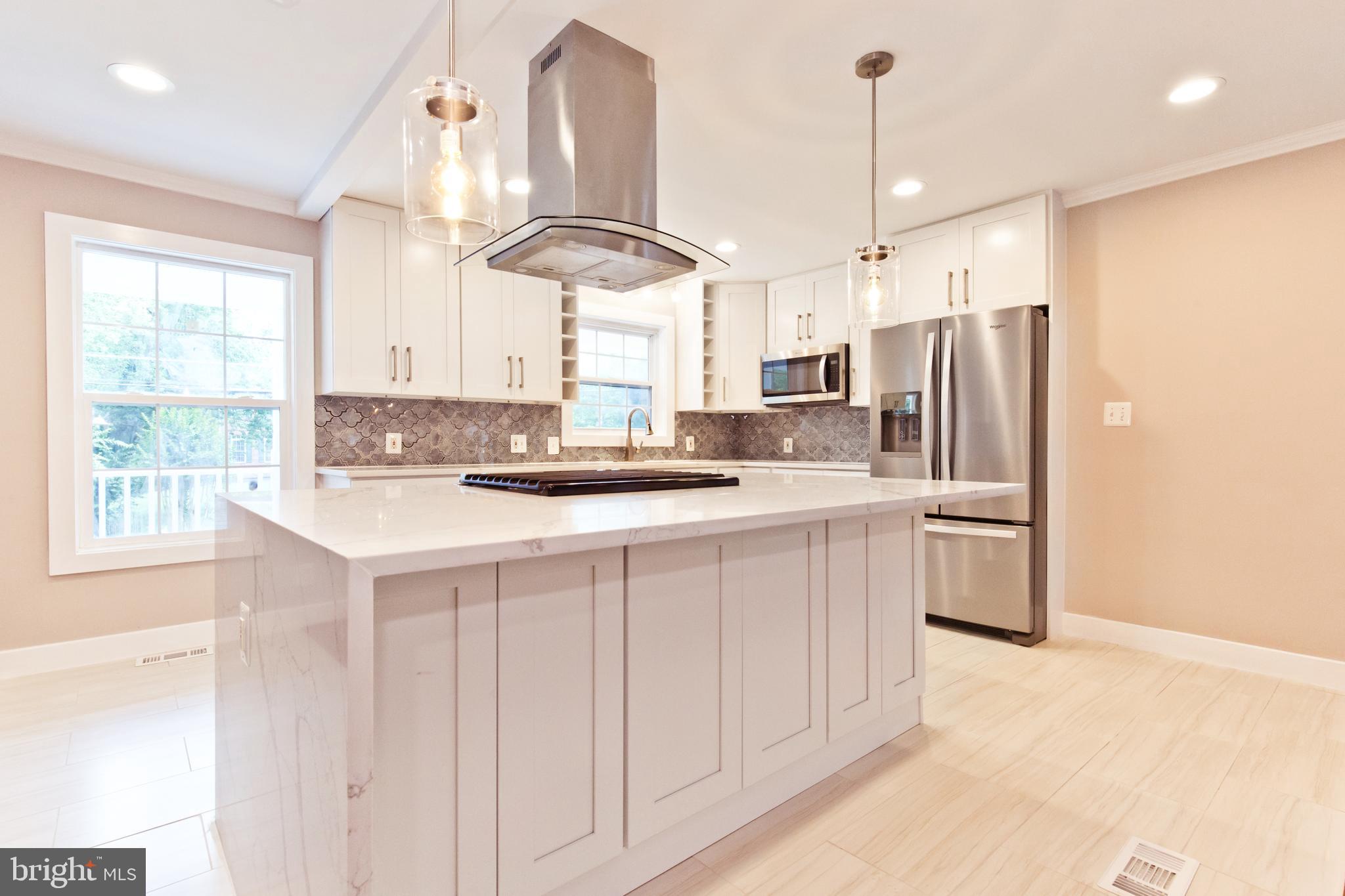 HOLMES RUN HEIGHTS - Residential