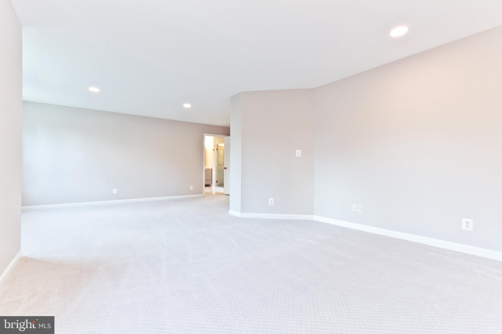 HOLMES RUN HEIGHTS - Residential