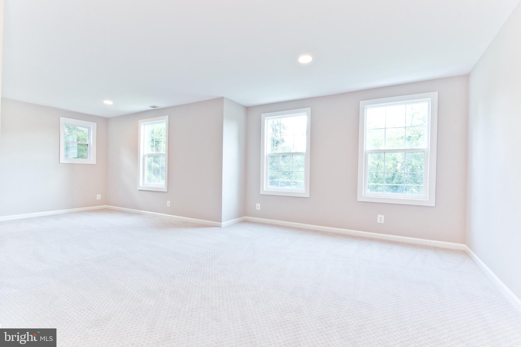 HOLMES RUN HEIGHTS - Residential