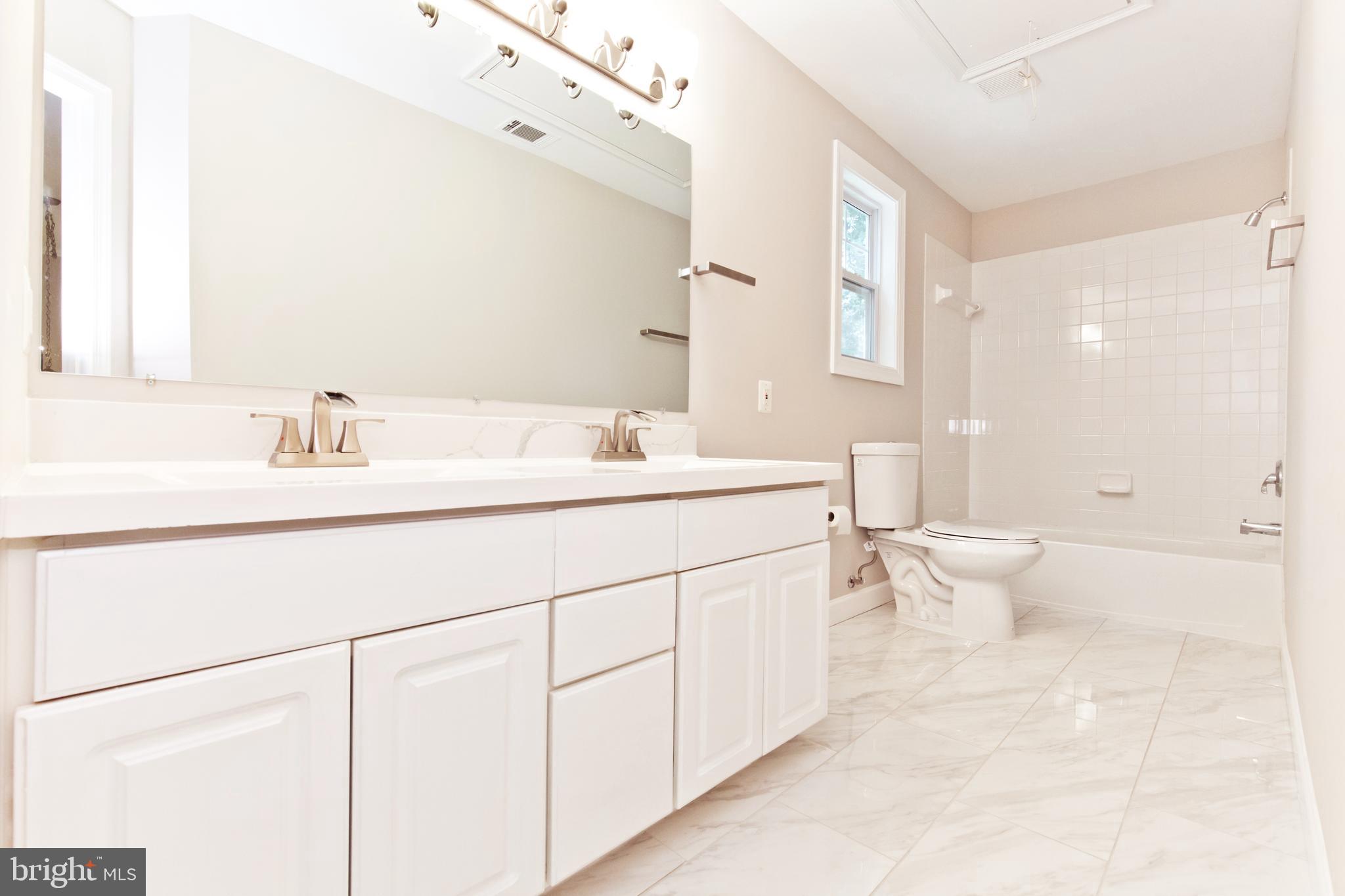 HOLMES RUN HEIGHTS - Residential