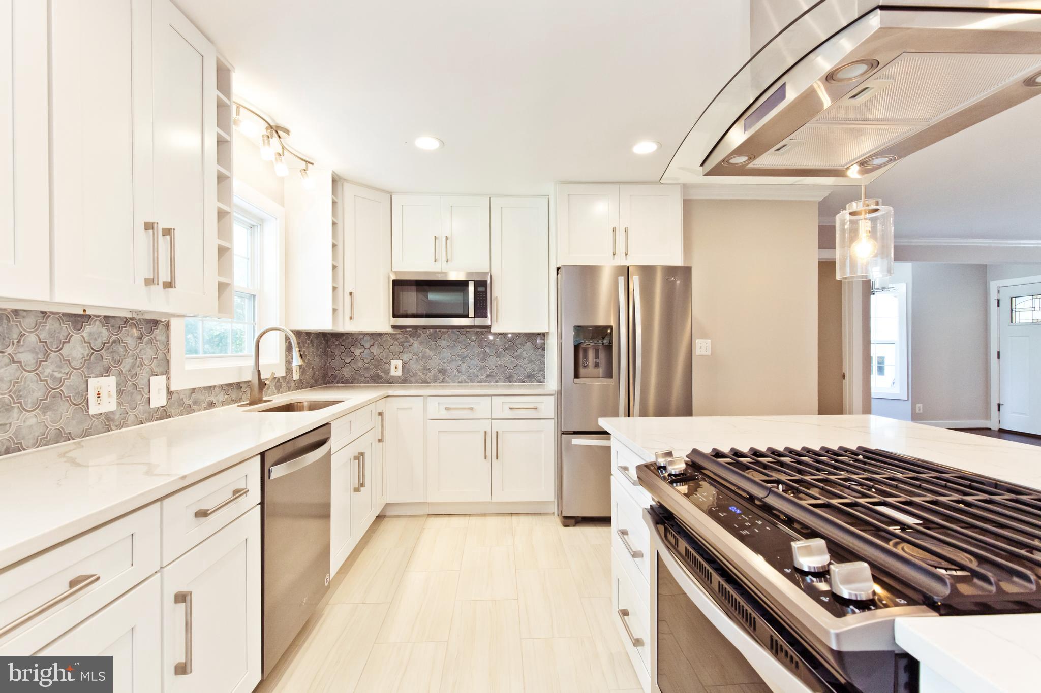 HOLMES RUN HEIGHTS - Residential