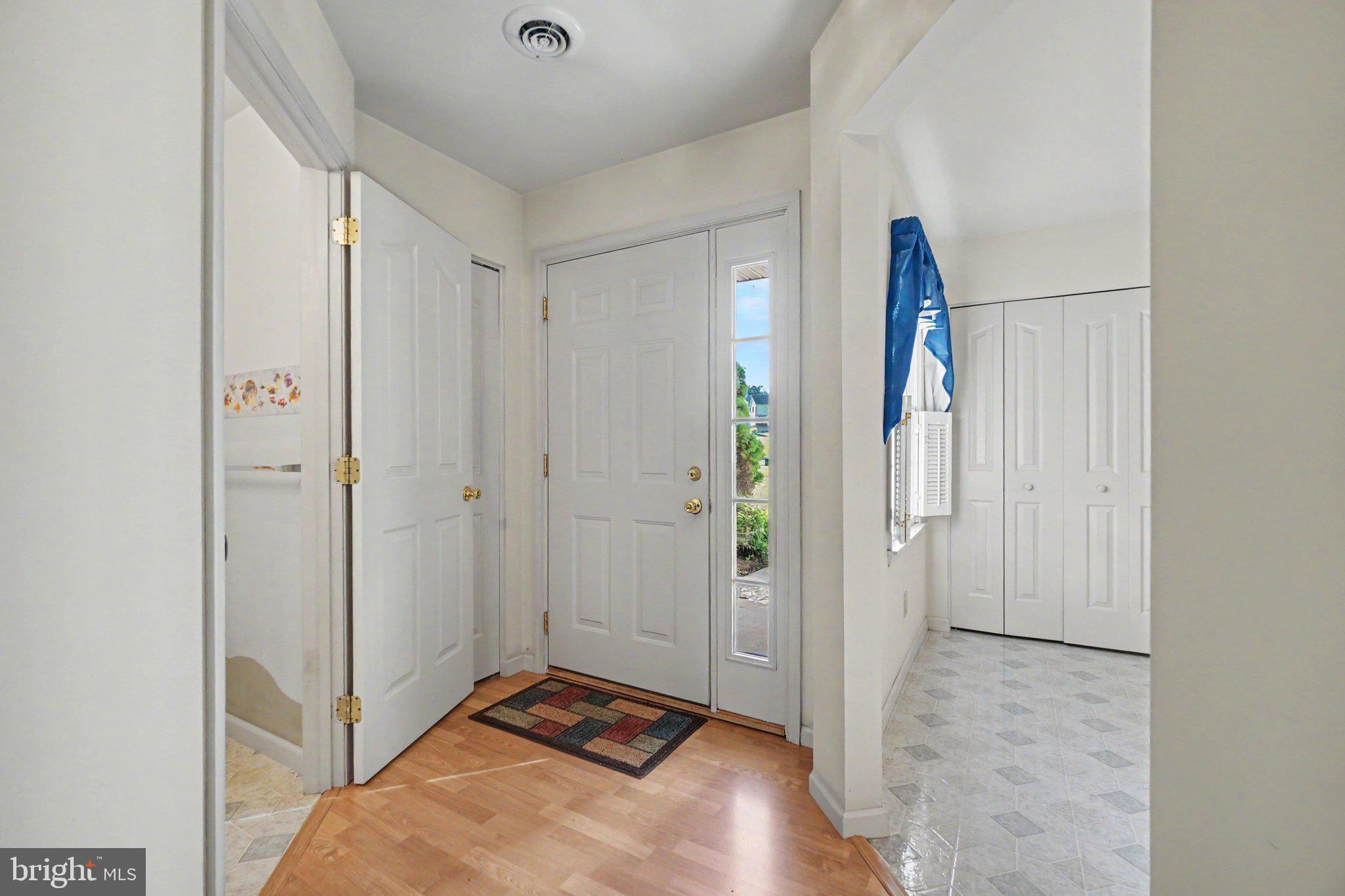 892 WOODRIDGE DRIVE