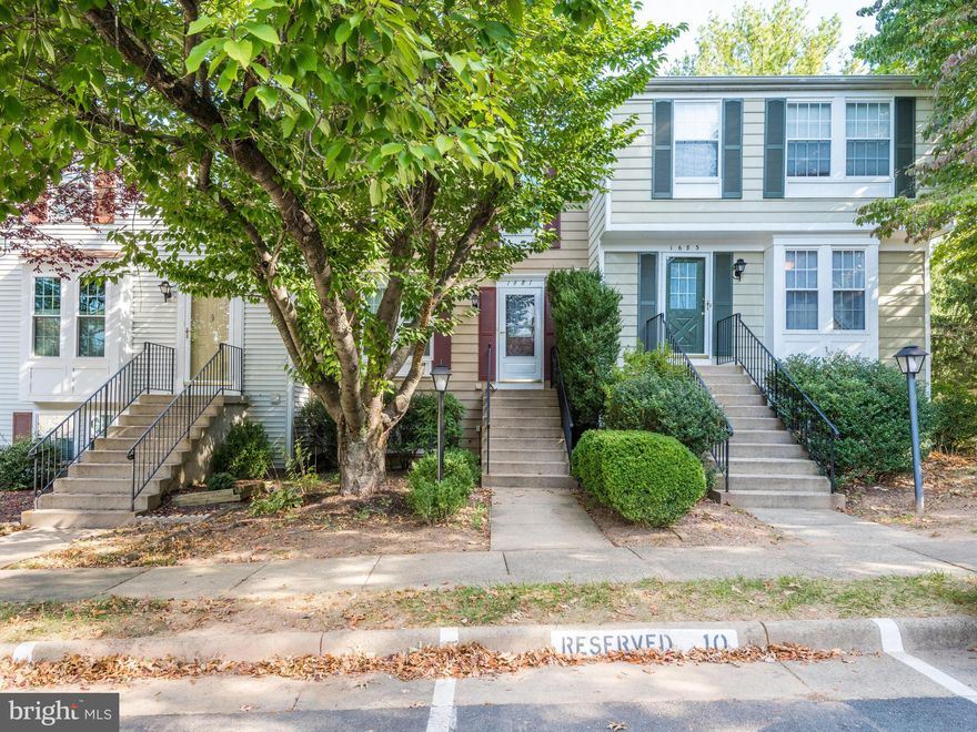 Updated townhome in North Reston. Hardwood floors throughout, kitchen with granite and stainless appliances, updated bathrooms. 2 large master bedrooms. Rent a place you can be proud to call home. Home backs up to common area. Close to Reston Town Center, Lake Anne, Metro, Trader Joes and other shopping. Quick access to Dulles Toll Road. Ample parking. Inquire today. Cluster has lots of parking!