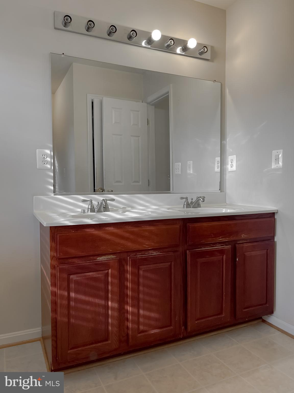 WESTBURY - Residential