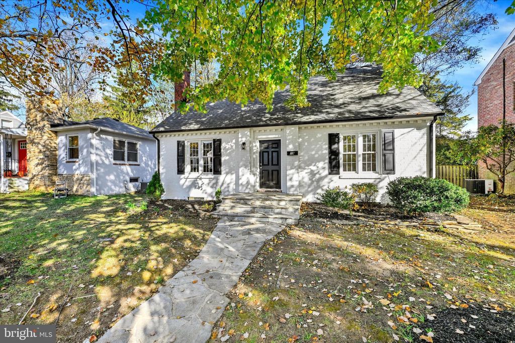 Photo of 19 Dunmore Road, CATONSVILLE, MD 21228 (MLS # MDBC2145104)