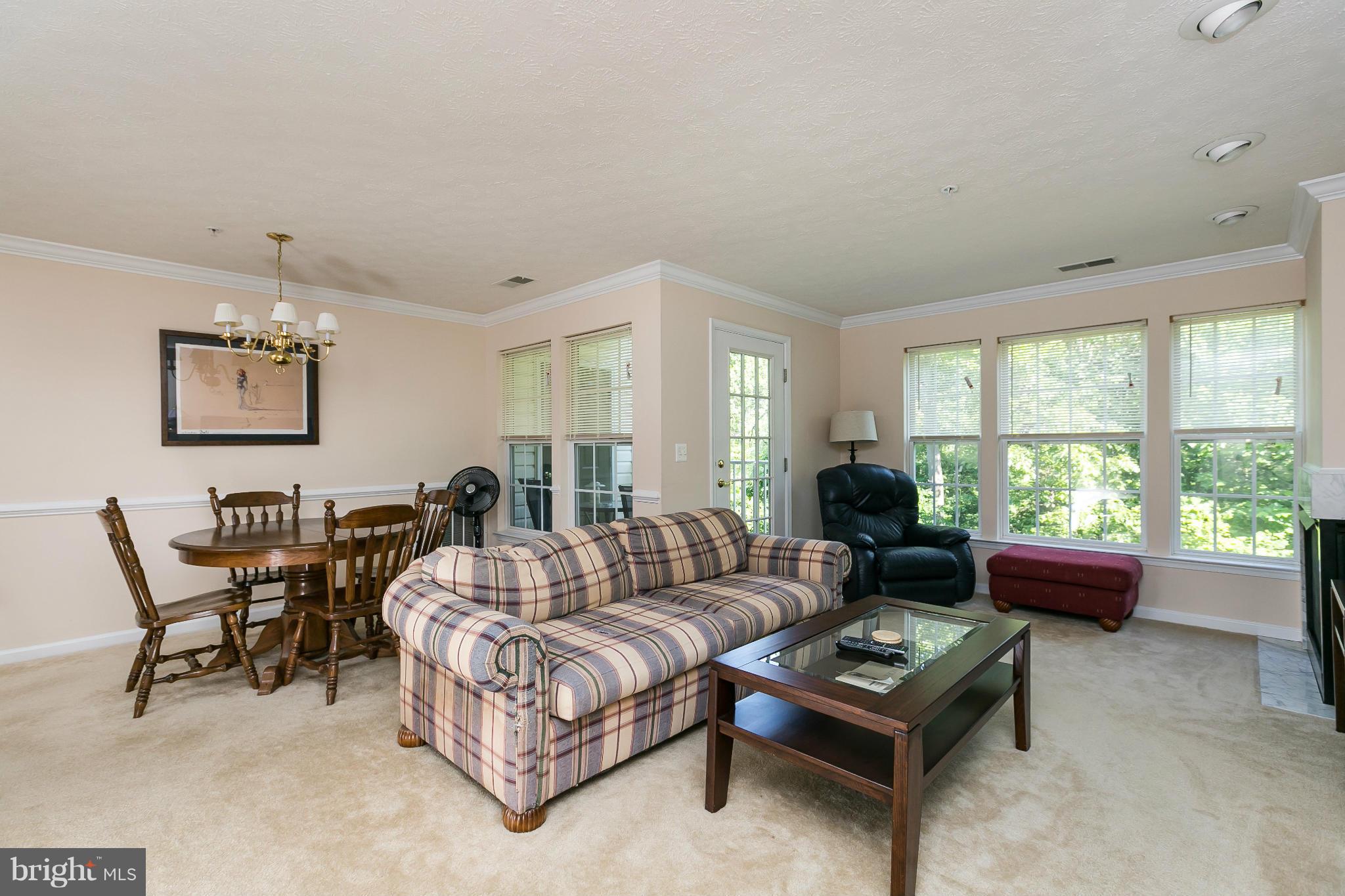 SILVER LAKE - Residential