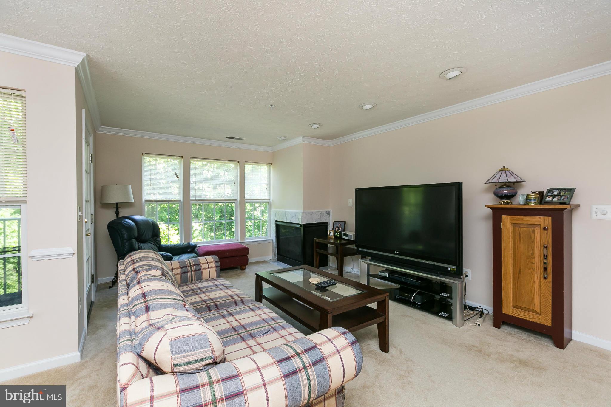 SILVER LAKE - Residential