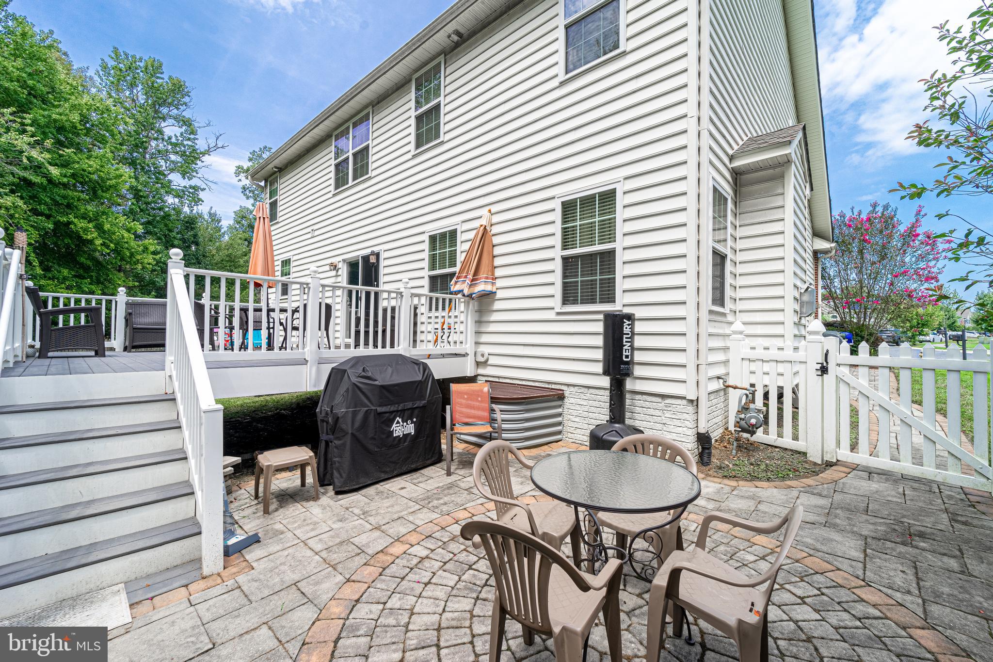 NORTH POINTE - Residential