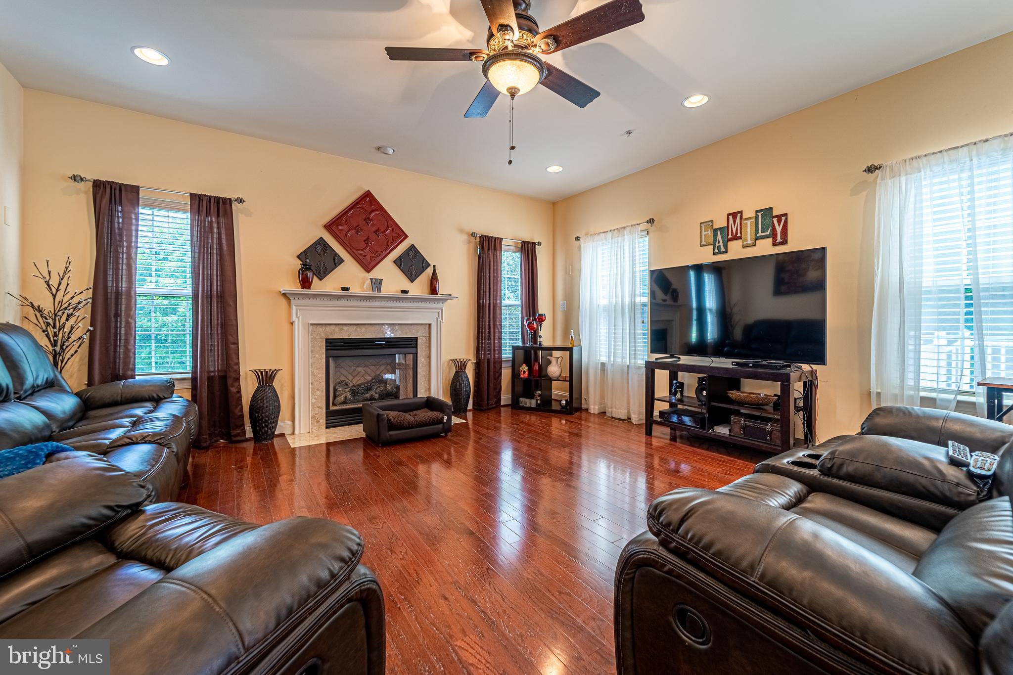 NORTH POINTE - Residential