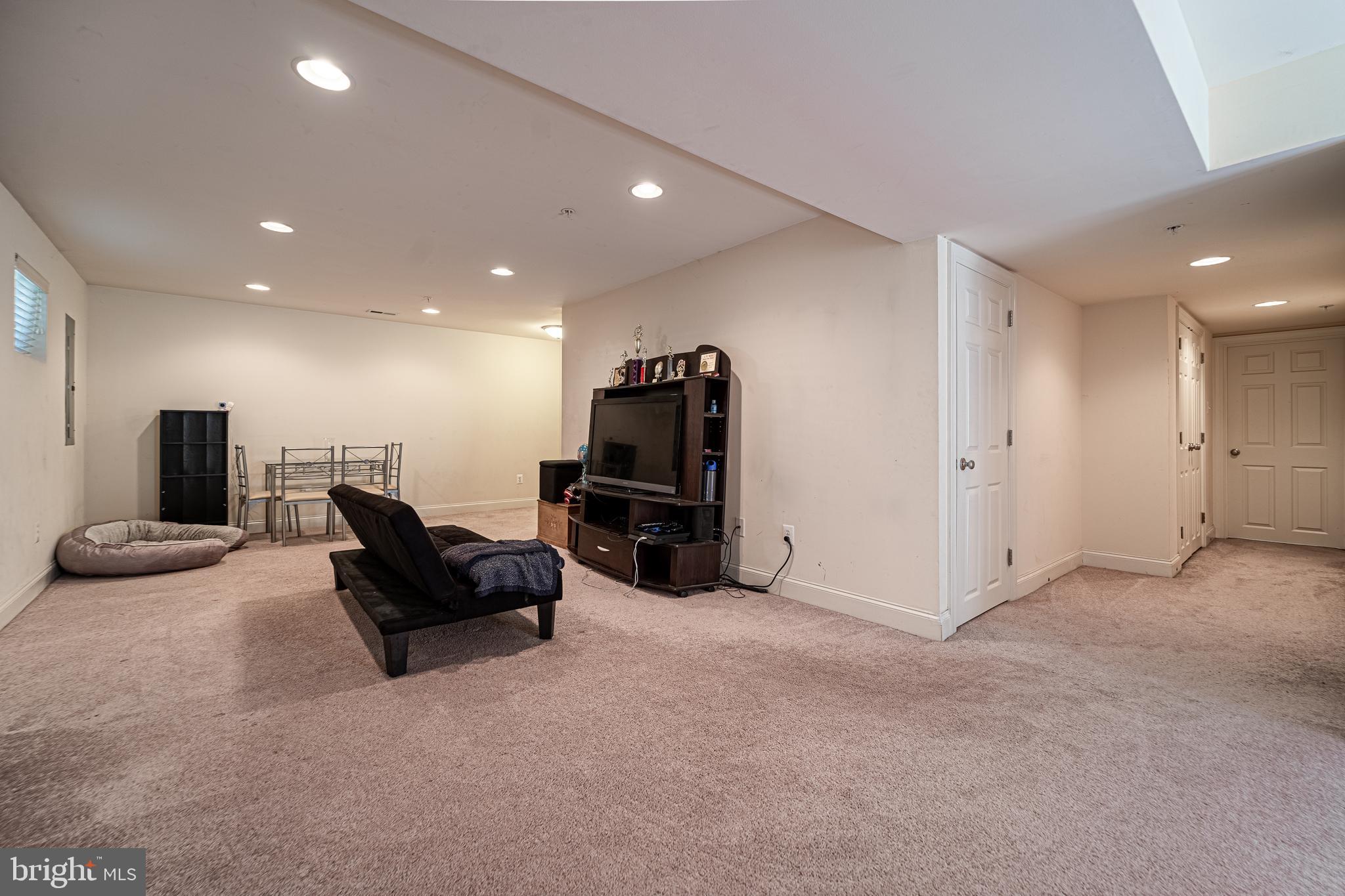 NORTH POINTE - Residential