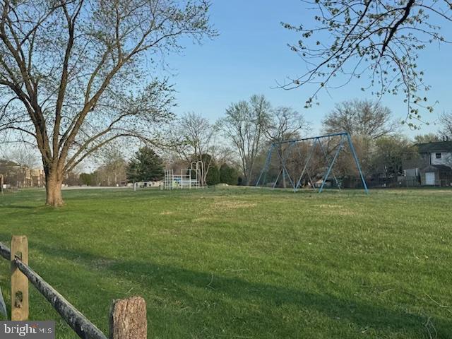 FOUR SEASONS - Residential