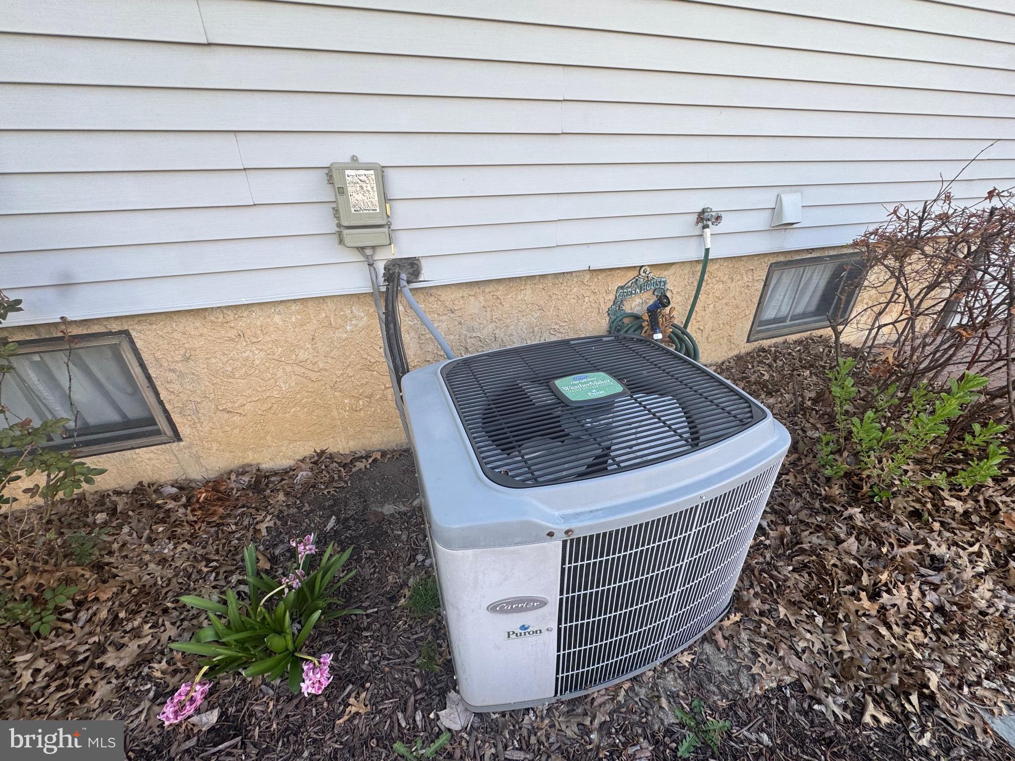 FOUR SEASONS - Residential