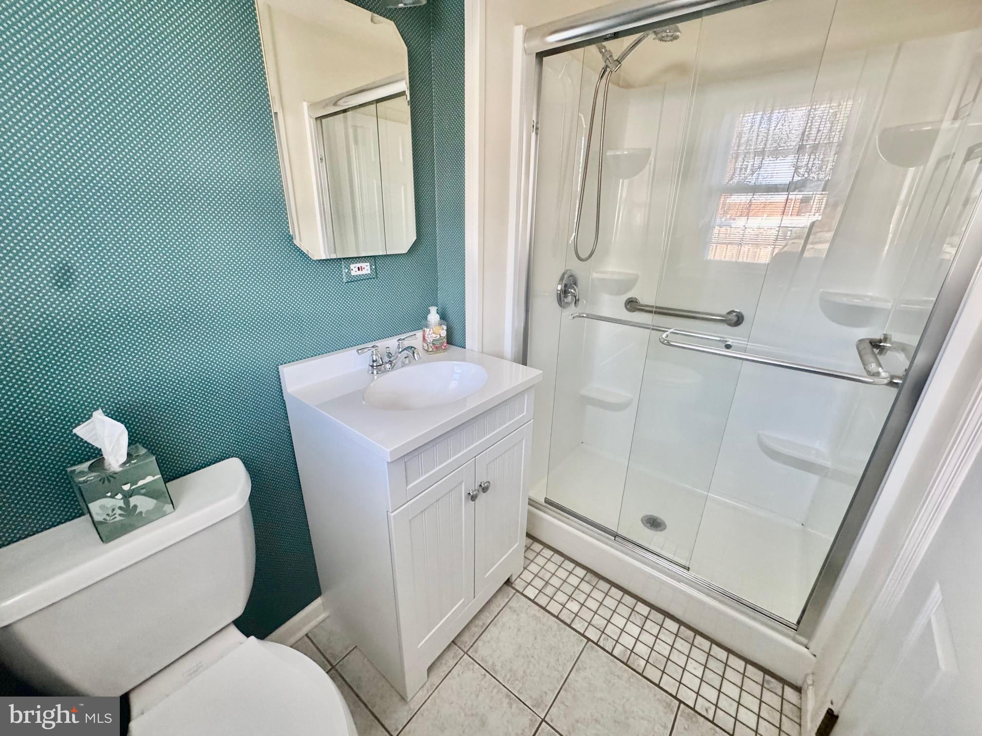 FOUR SEASONS - Residential