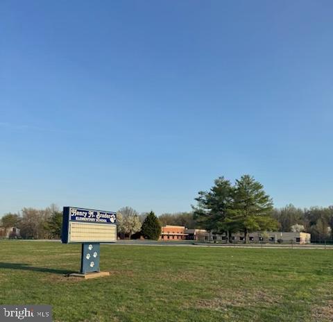 FOUR SEASONS - Residential