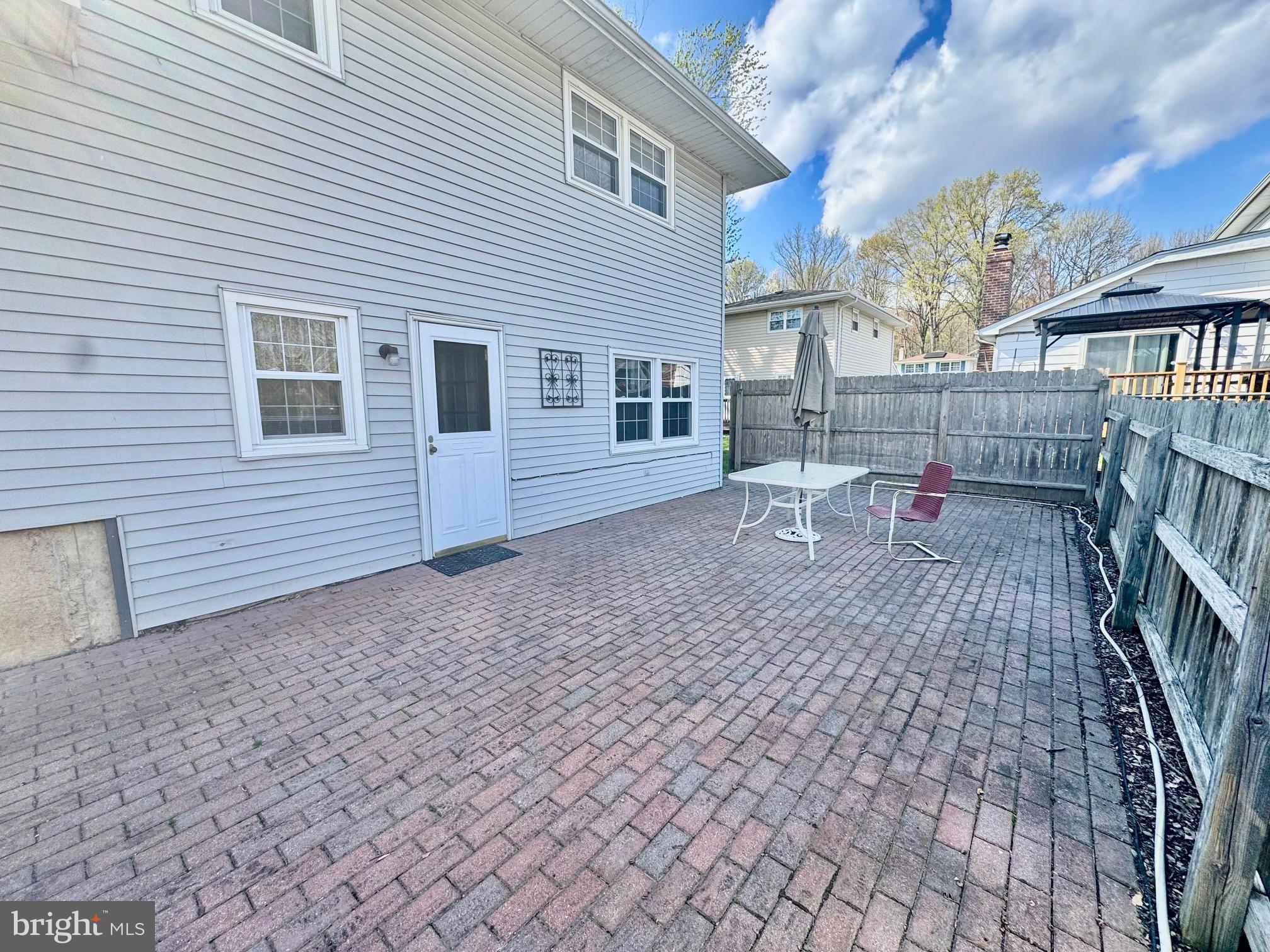 FOUR SEASONS - Residential