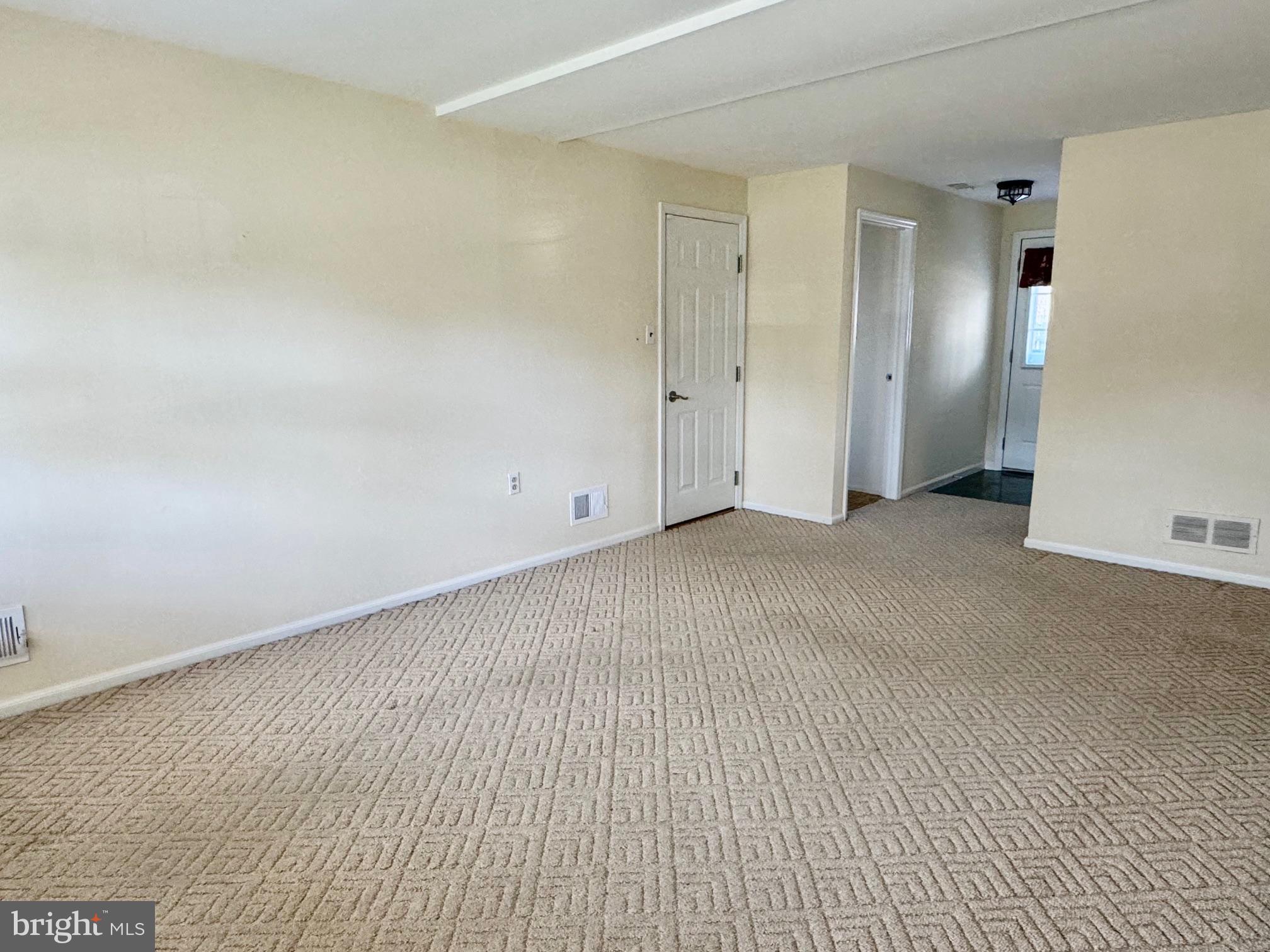 FOUR SEASONS - Residential