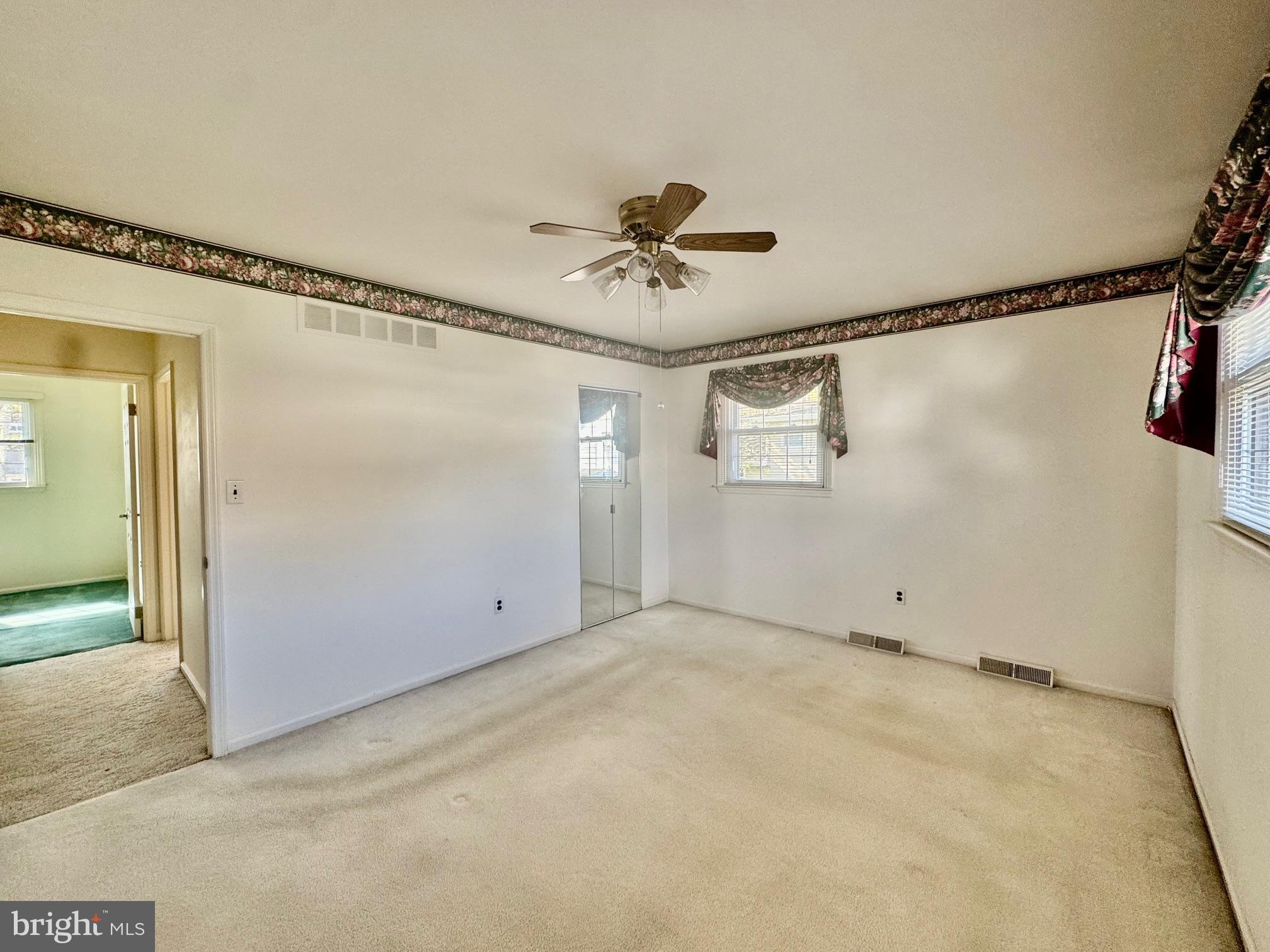 FOUR SEASONS - Residential