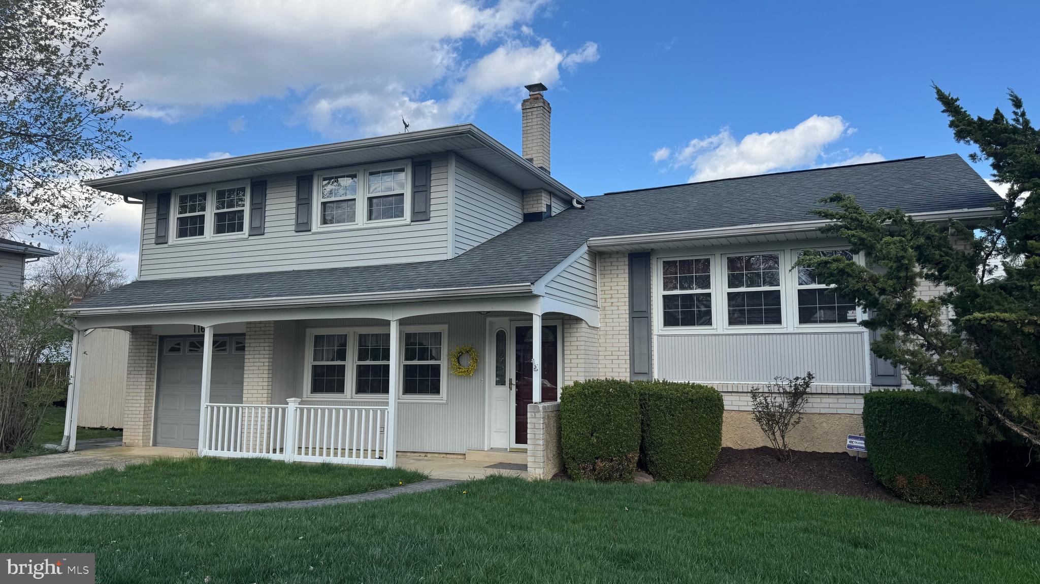 FOUR SEASONS - Residential