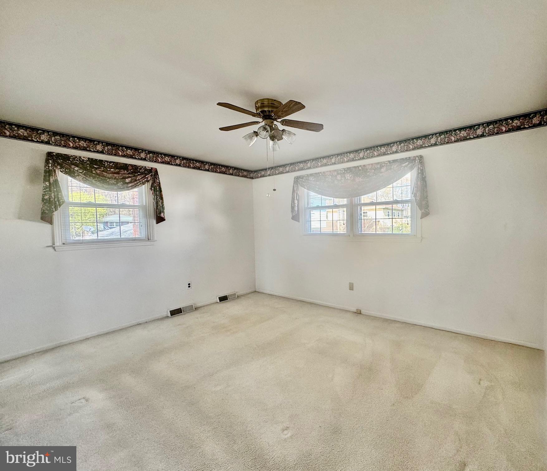 FOUR SEASONS - Residential