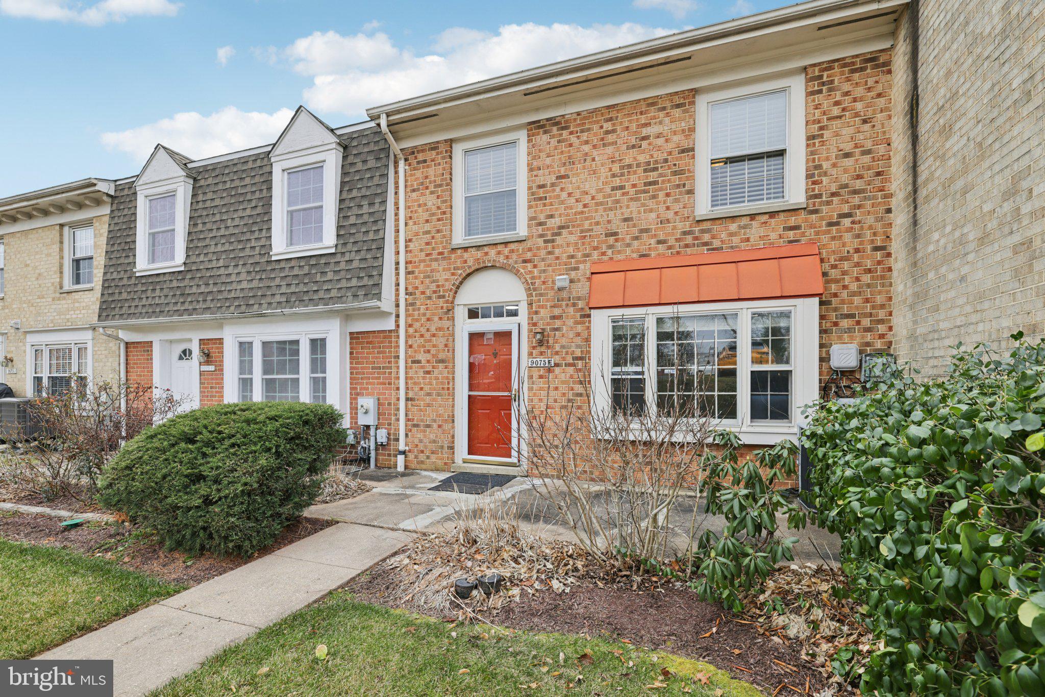 WHISKEY BOTTOM SQUARE - Residential