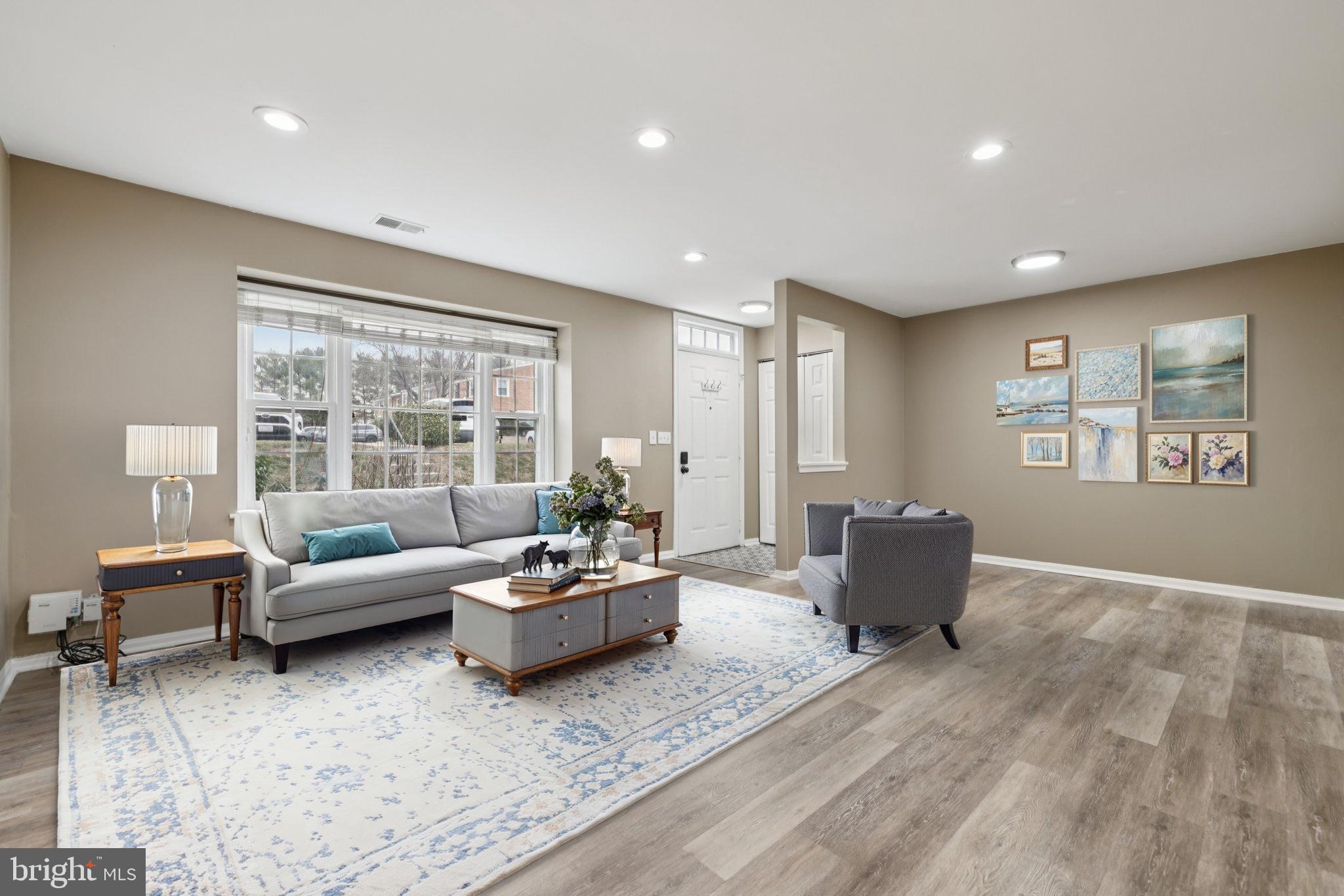 WHISKEY BOTTOM SQUARE - Residential