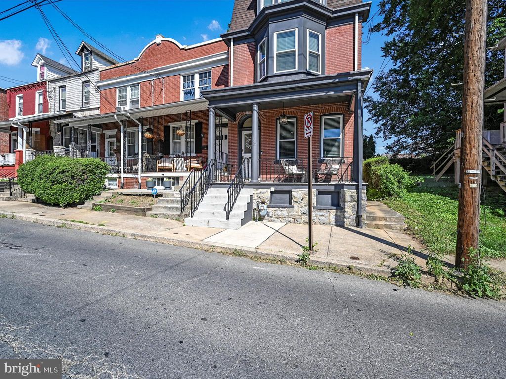 Photo of 717 W Vine Street, Lancaster, PA 17603 (MLS # PALA2052274)