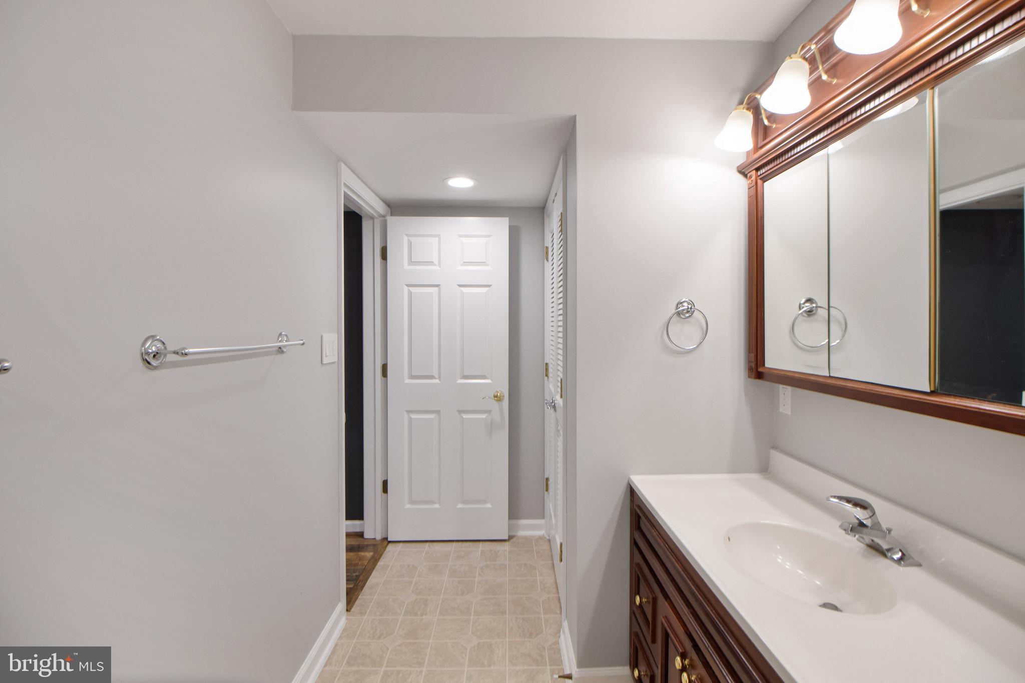 ISLAND CREEK WOODS - Residential