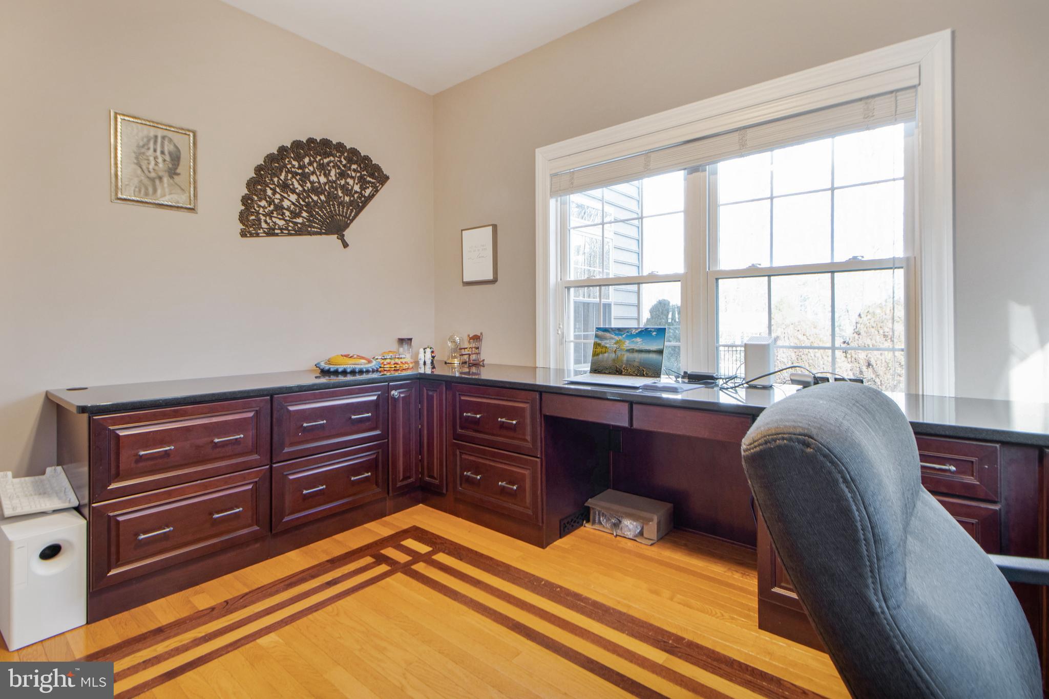 ISLAND CREEK WOODS - Residential